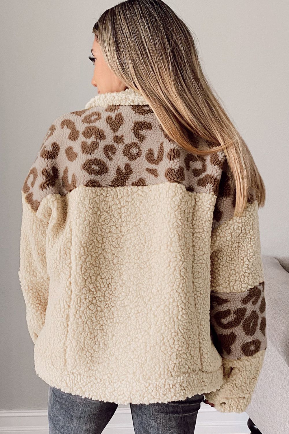 Pocketed Leopard Collared Neck Sherpa Women Jacket - STREETMODE ™