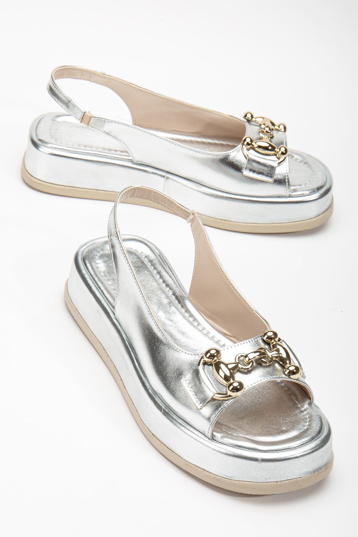 Women's Silver Shiny Skin Buckle Detailed Sandals - STREETMODE ™