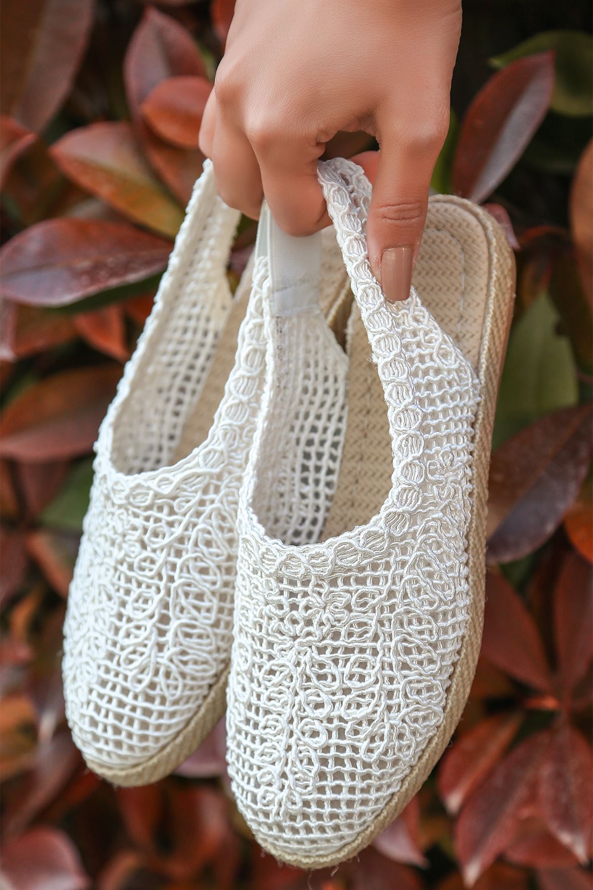 Dalya White Women's Flats