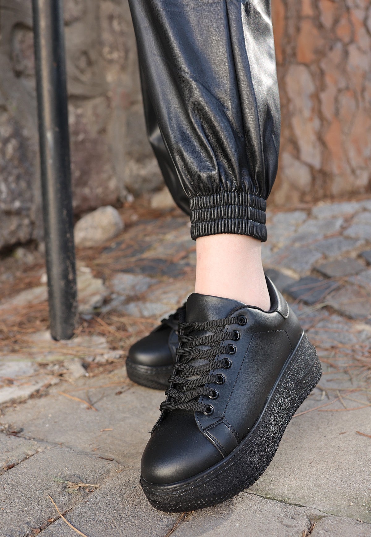 Women's Black Leather Lace-Up Sports Shoes - STREETMODE ™