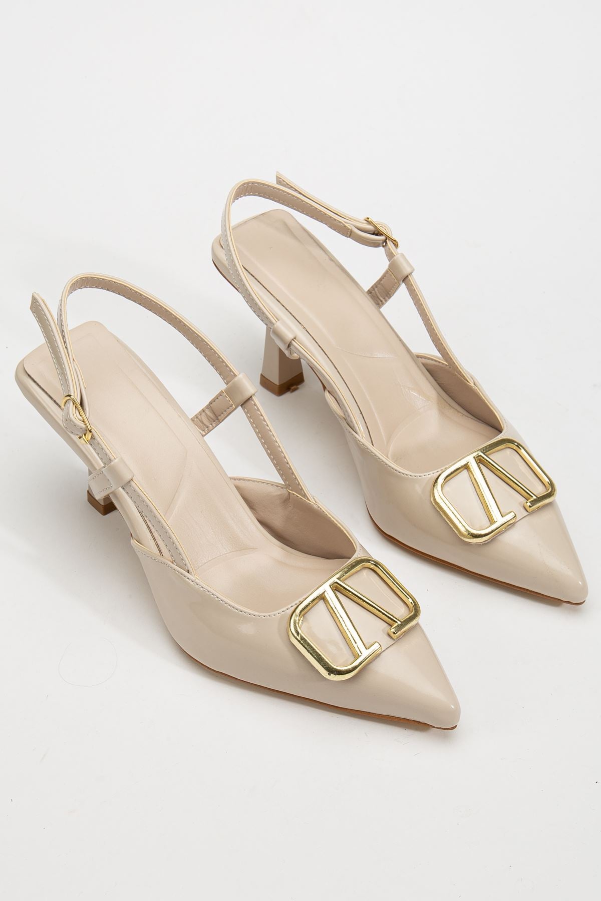 Women's Cream Patent Leather Buckle Detailed Thin Heeled Shoes - STREETMODE ™