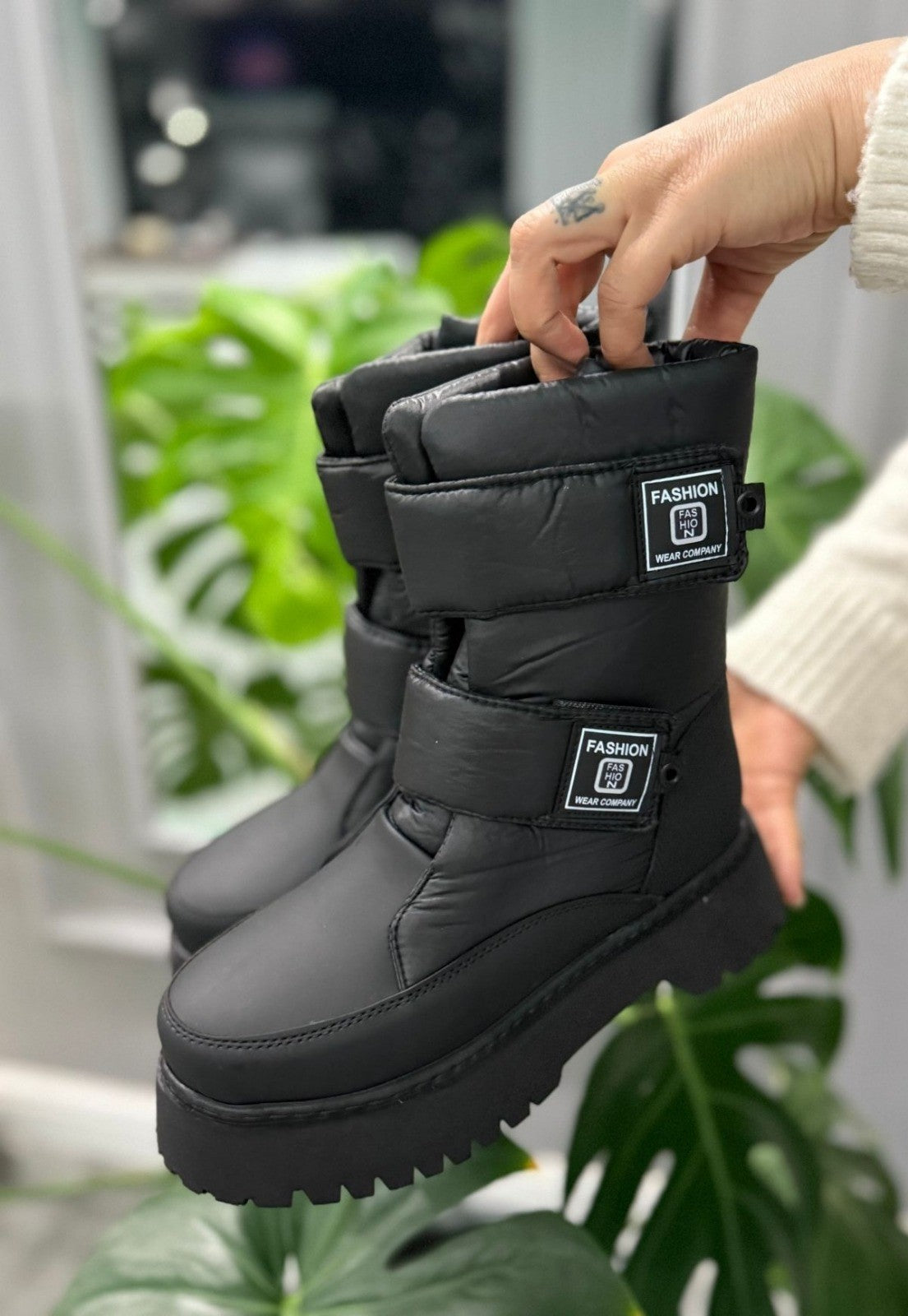 Women's Black Leather Snow Boots - STREETMODE ™