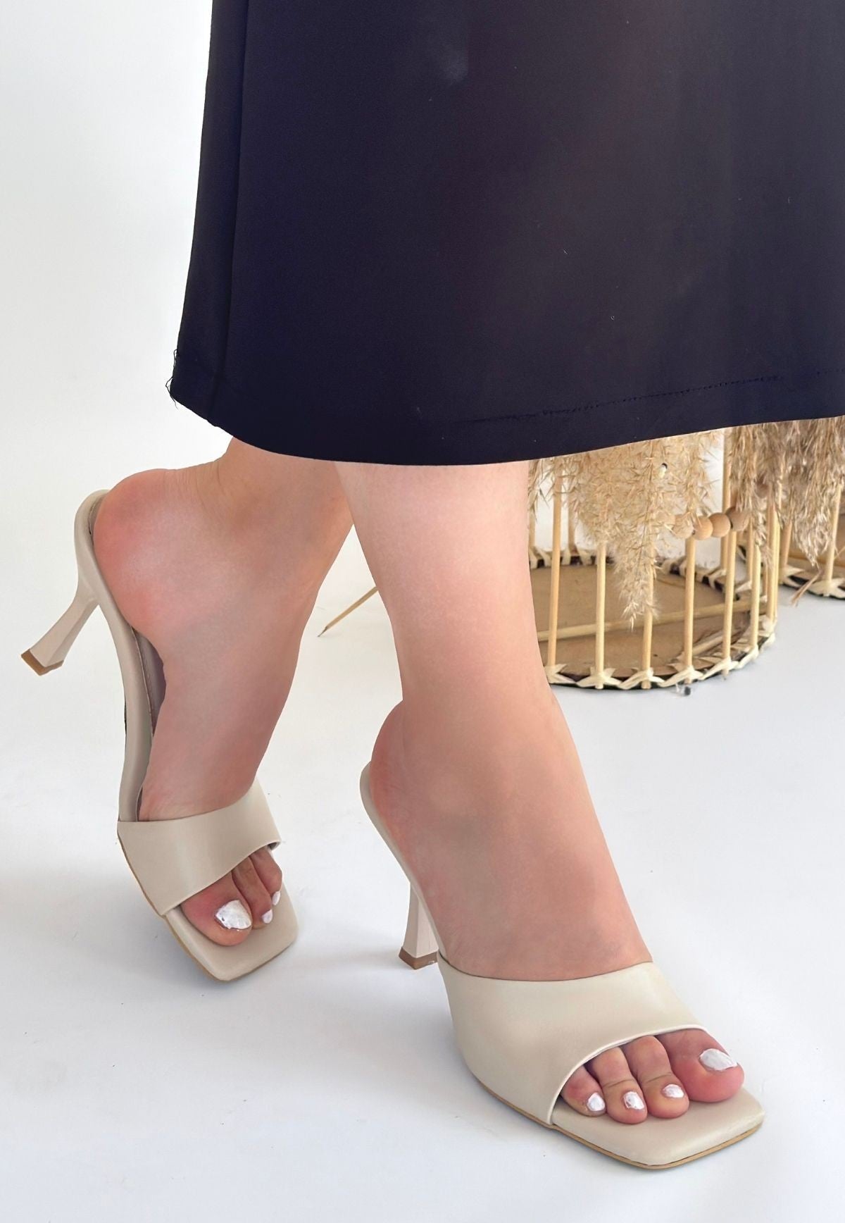 Women's Beige Leather Heeled Slippers