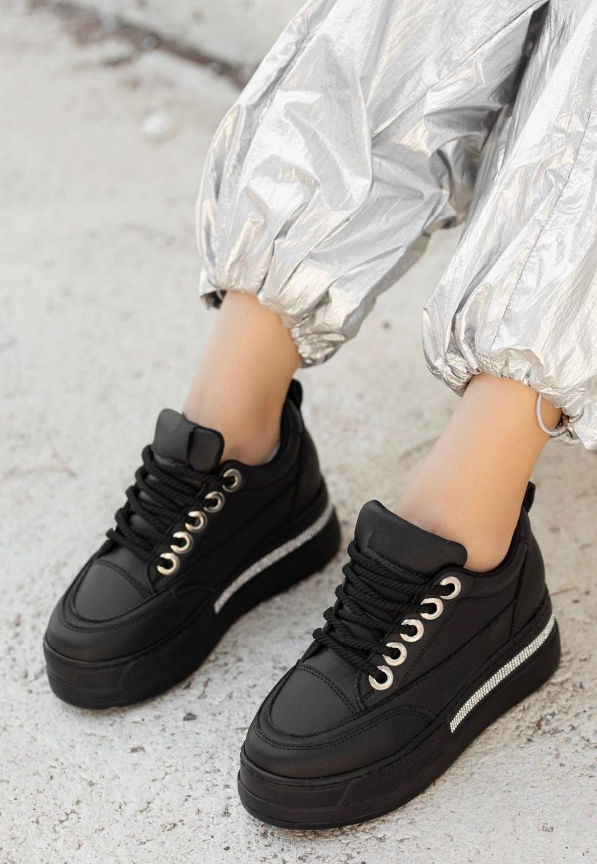 Women's Black Leather Lace-Up Sneakers - STREETMODE ™