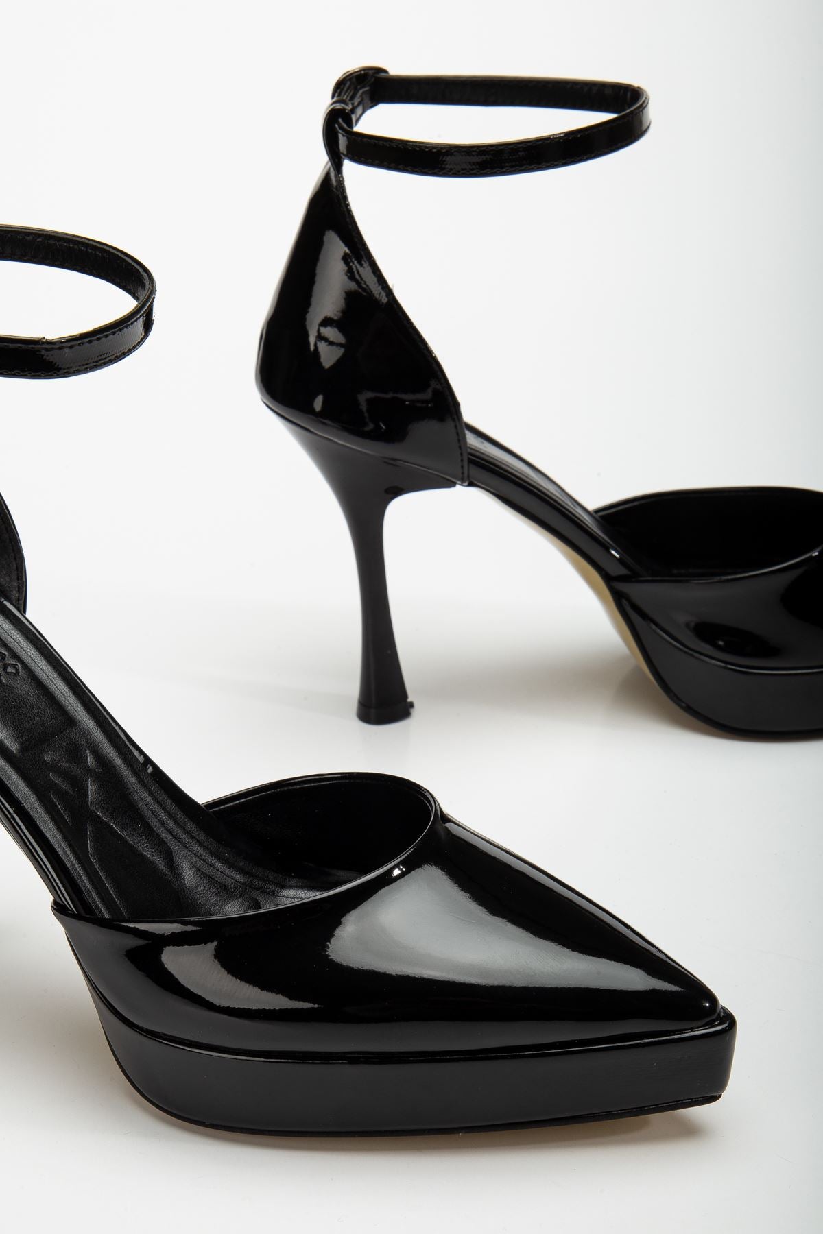 Women's Black Patent Leather Platform Pointed Toe Thick Heel Shoes - STREETMODE ™