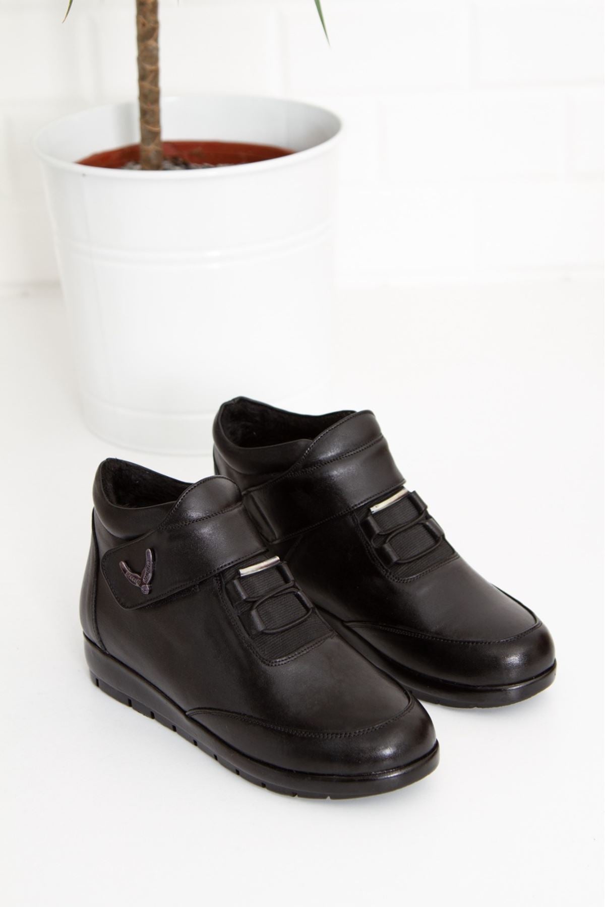 Women's Daye Genuine Leather Black Boots with Velcro