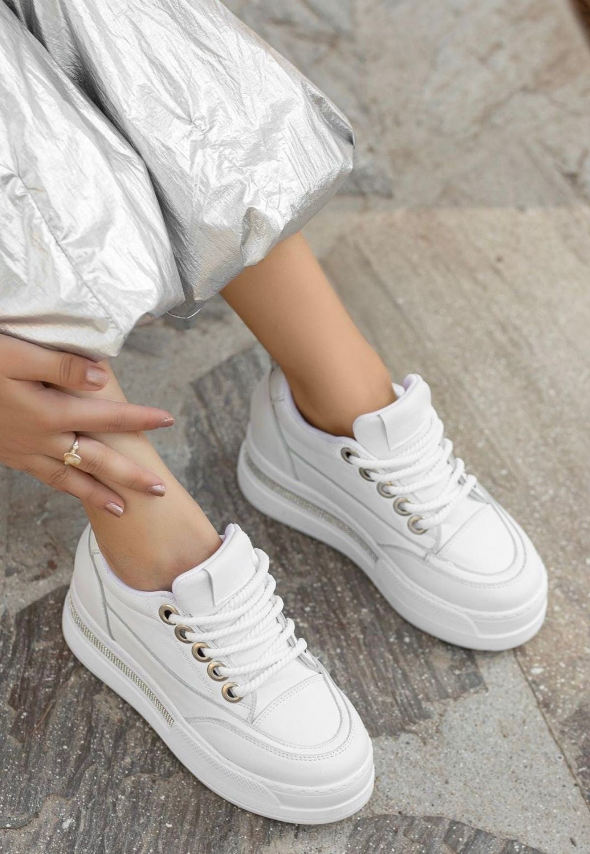 Women's White Leather Lace-Up Sneakers - STREETMODE ™