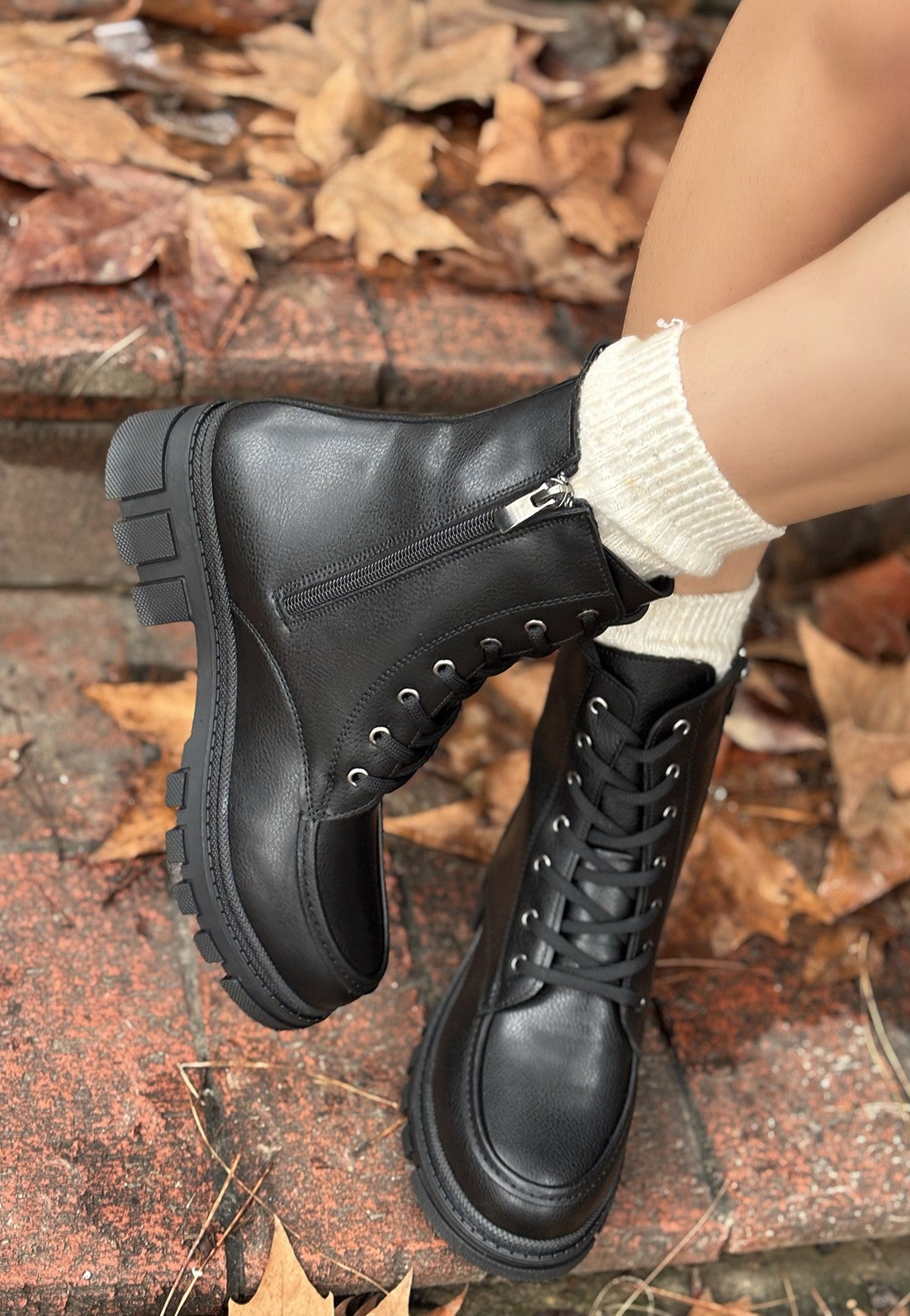 Women's Black Leather Lace-Up Boots - STREETMODE ™