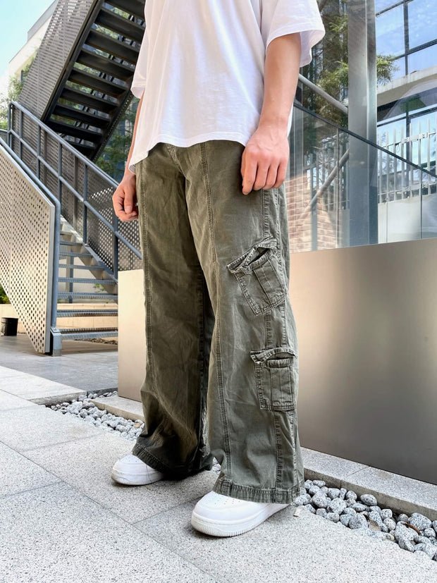 Men's BDG Premium Dragon Embroidered Cargo Pants | STREETMODE ™