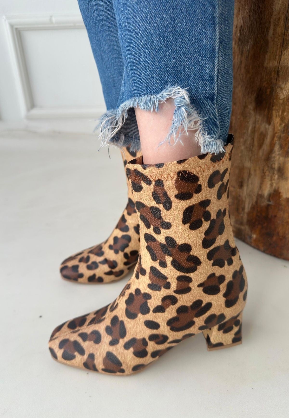 Women's Leopard Skin Stretch Heeled Boots - STREETMODE ™