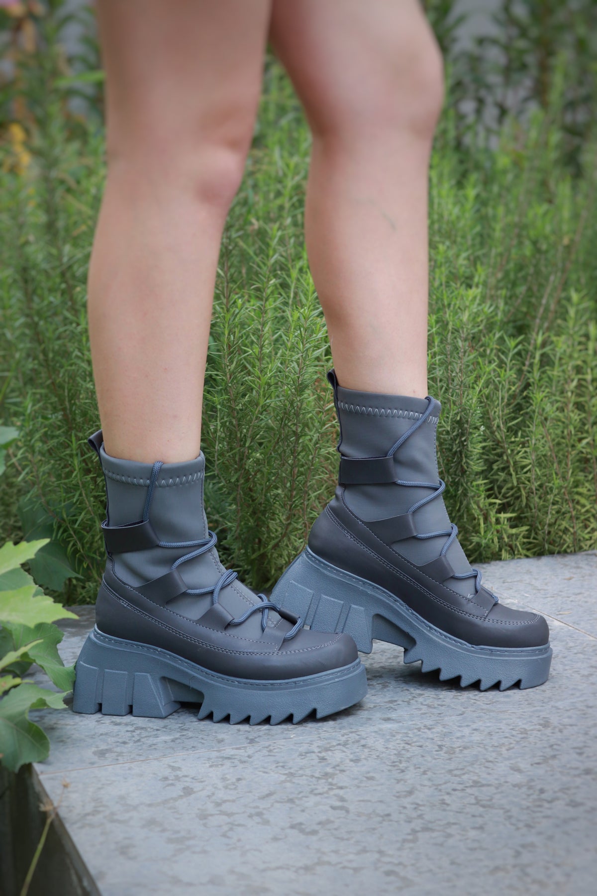 Women's Gray Skin Lace-up Stretch Boots - STREETMODE ™