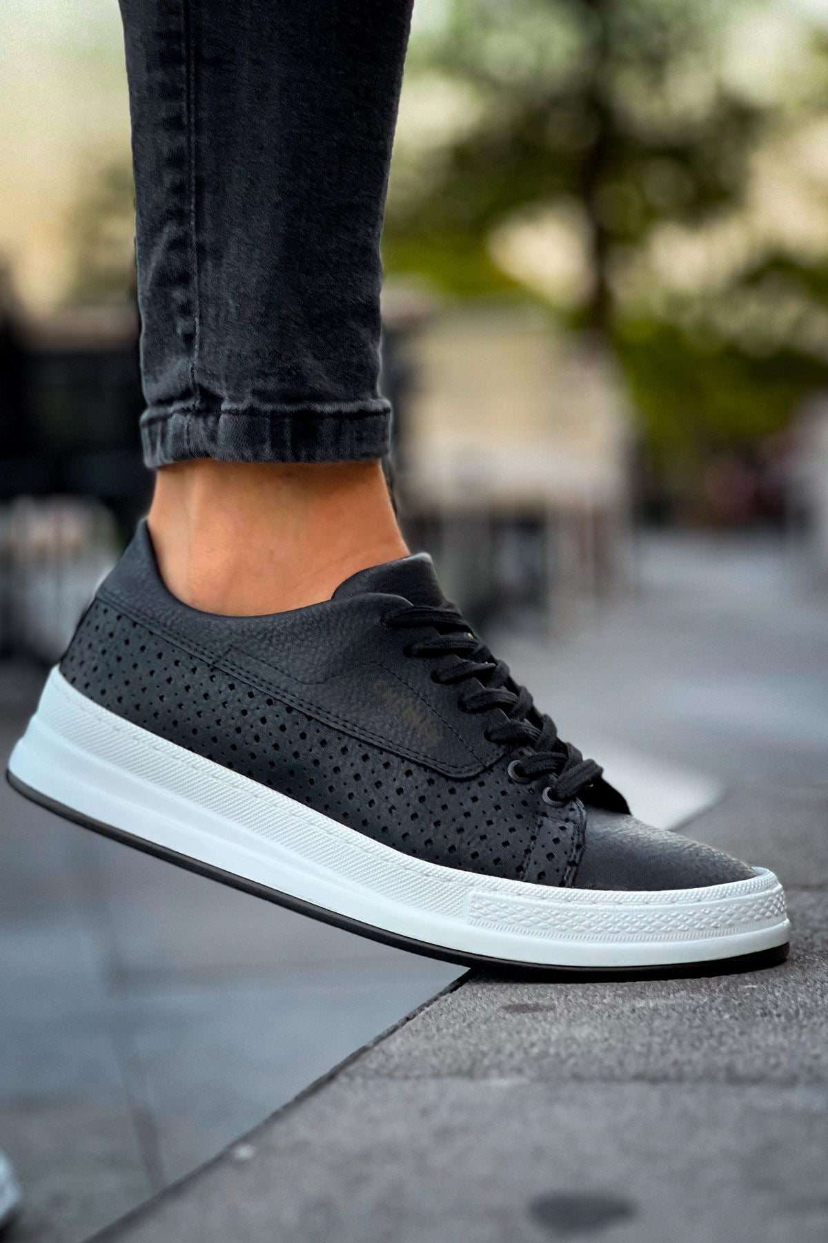 CH043 Men's Unisex Black-White Sole Casual Shoes | STREETMODE ™
