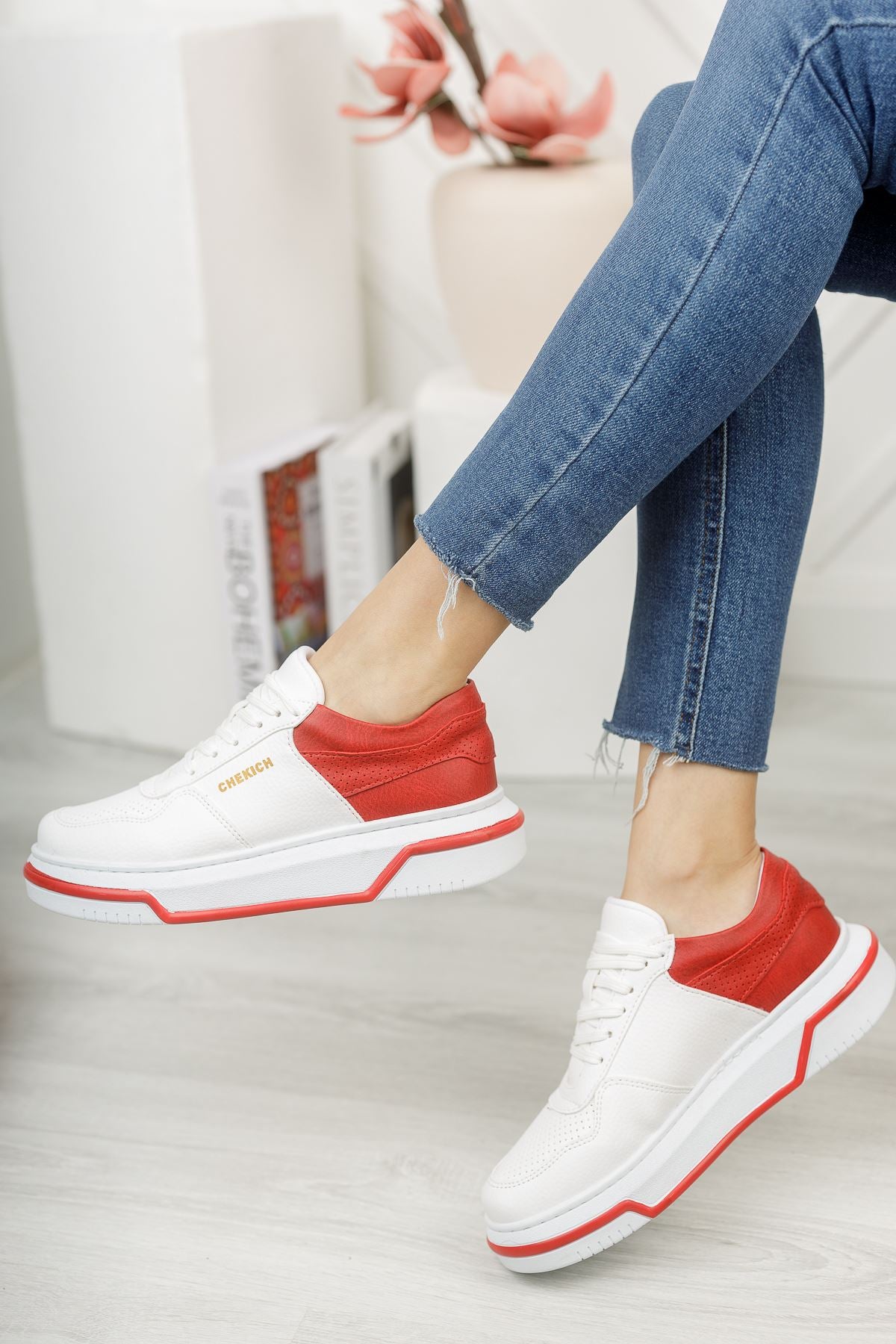 CH075 CBT Signature Women's Shoes WHITE/RED - STREETMODE ™