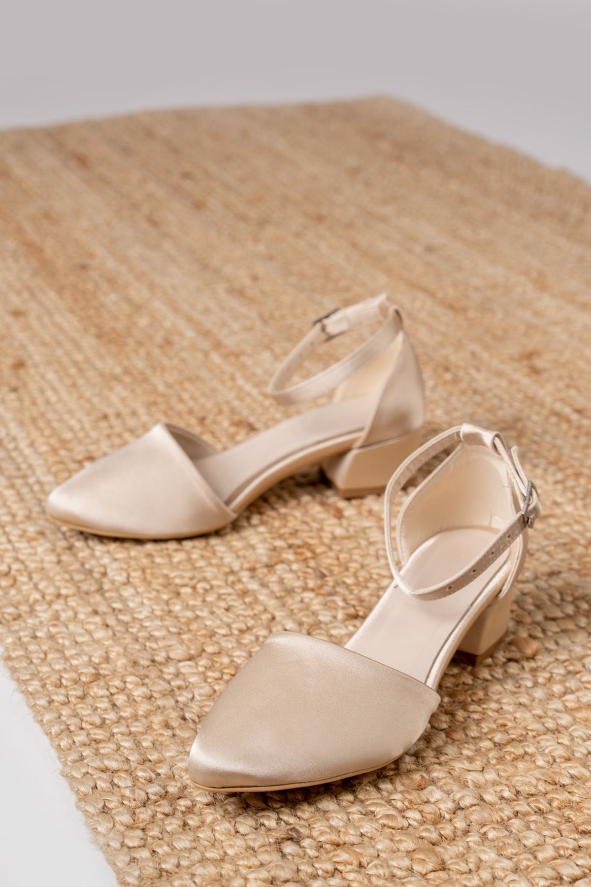 Dary Heeled Cream Satin Detailed Heeled Shoes - STREETMODE ™