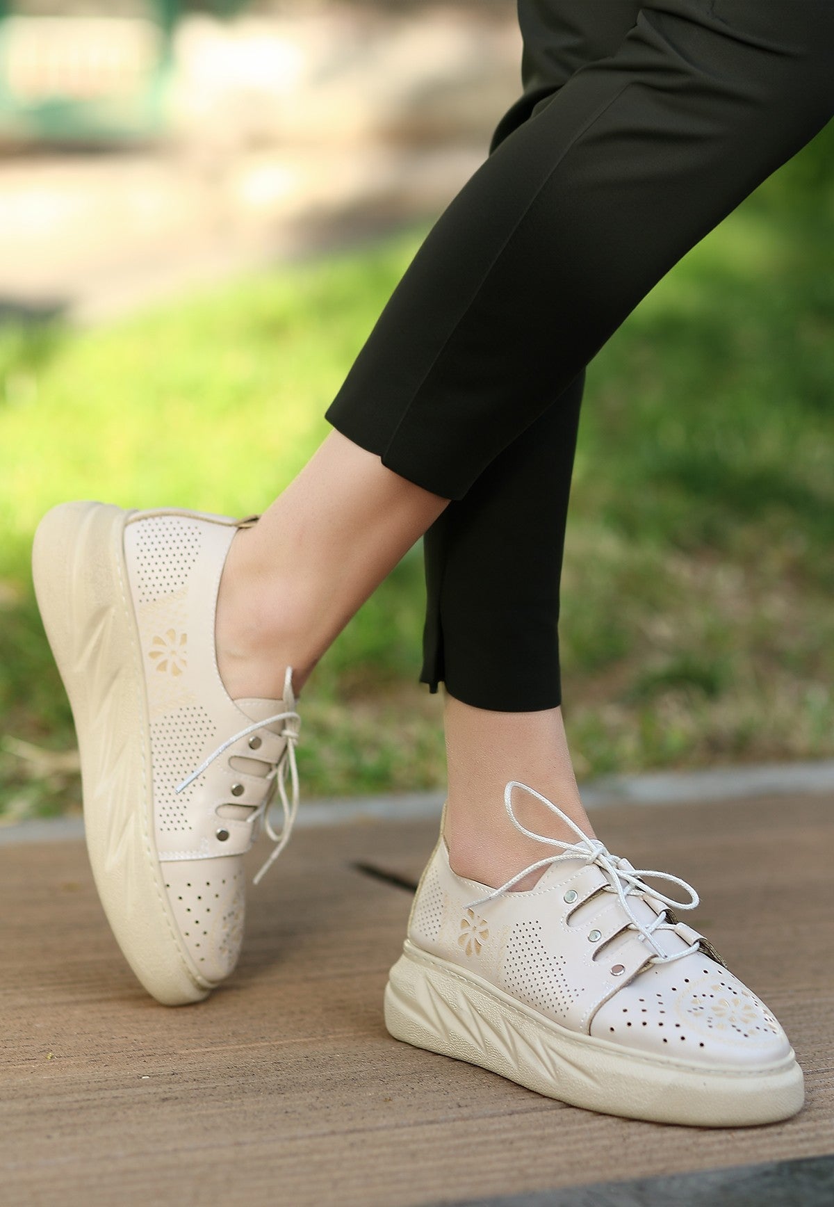 Women's Down Beige Skin Lace-Up Sneakers - STREETMODE ™