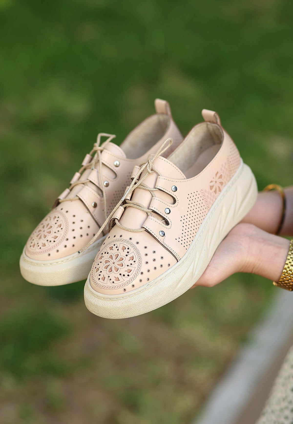 Women's Down Nude Leather Laced Sports Shoes