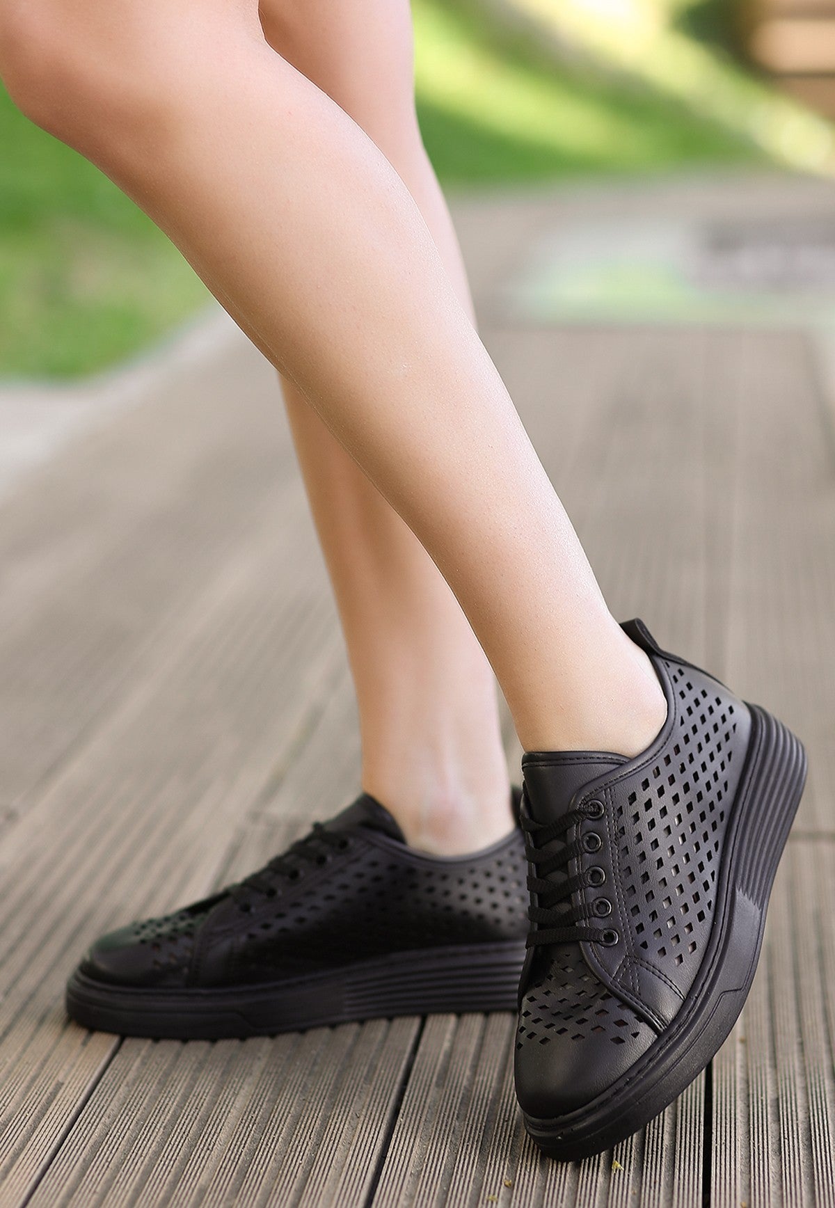 Women's Ellon Black Leather Lace-Up Sports Shoes