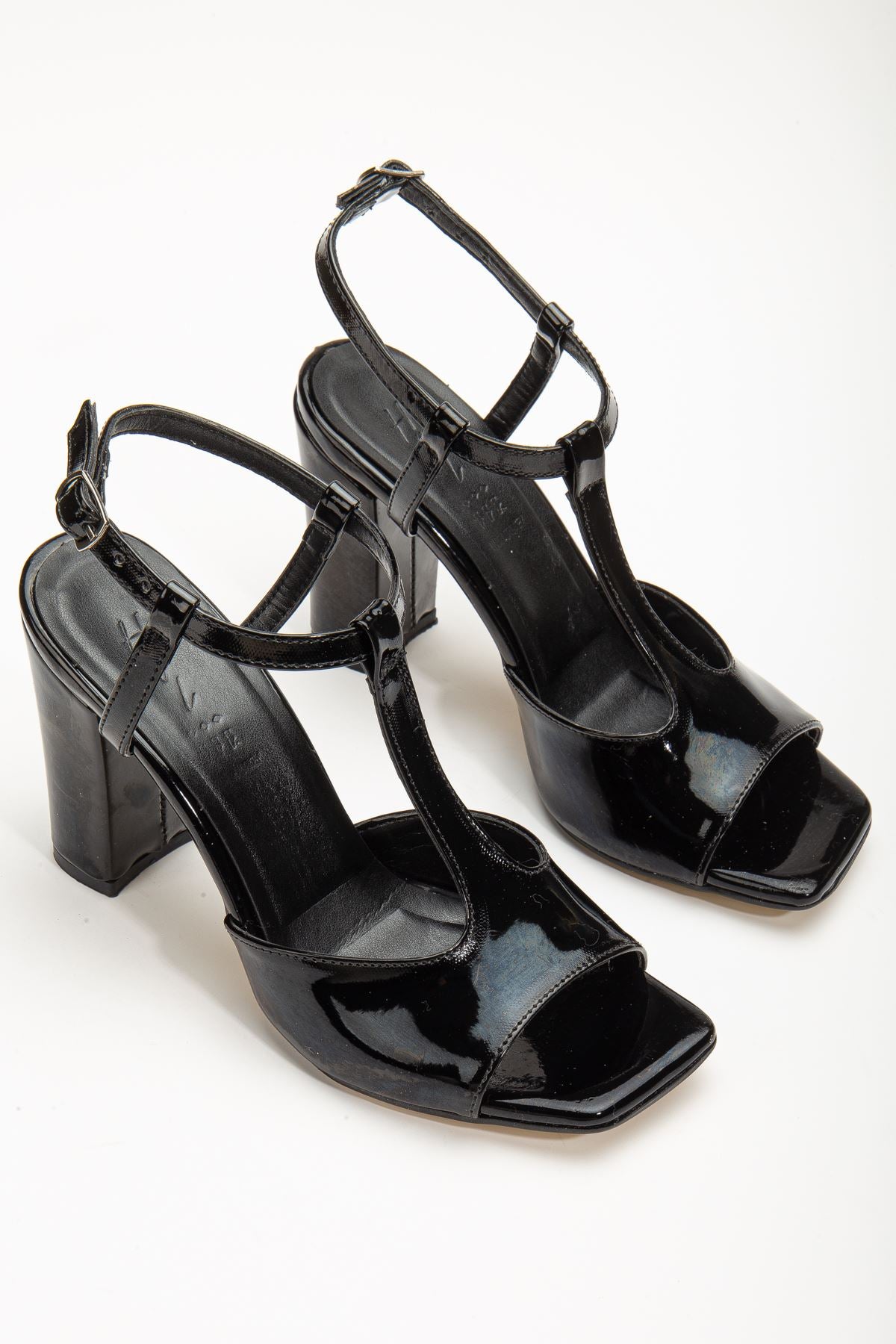 Entela Heeled Black Patent Leather Blunt Toe Women's Shoes - STREETMODE ™