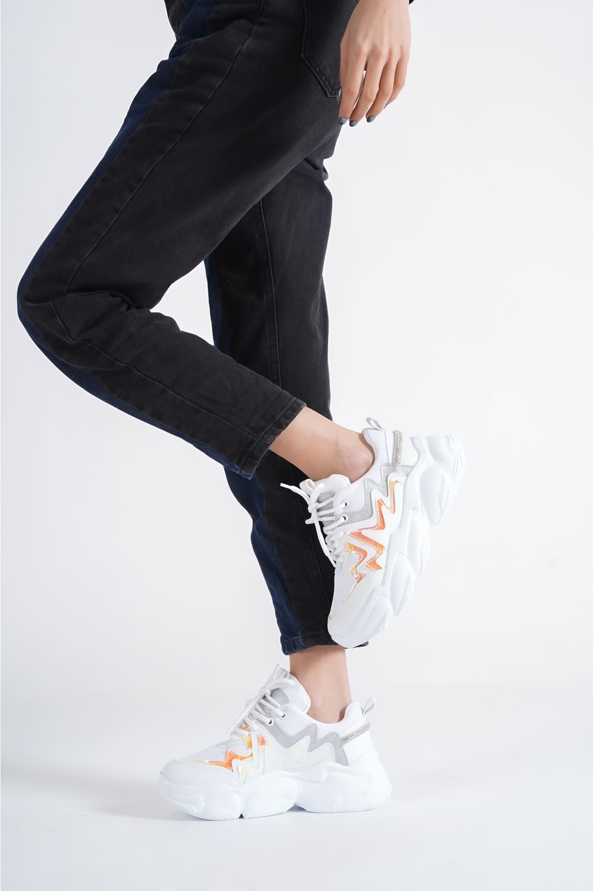 Women's Hardy White Sneakers Shoes - STREET MODE ™