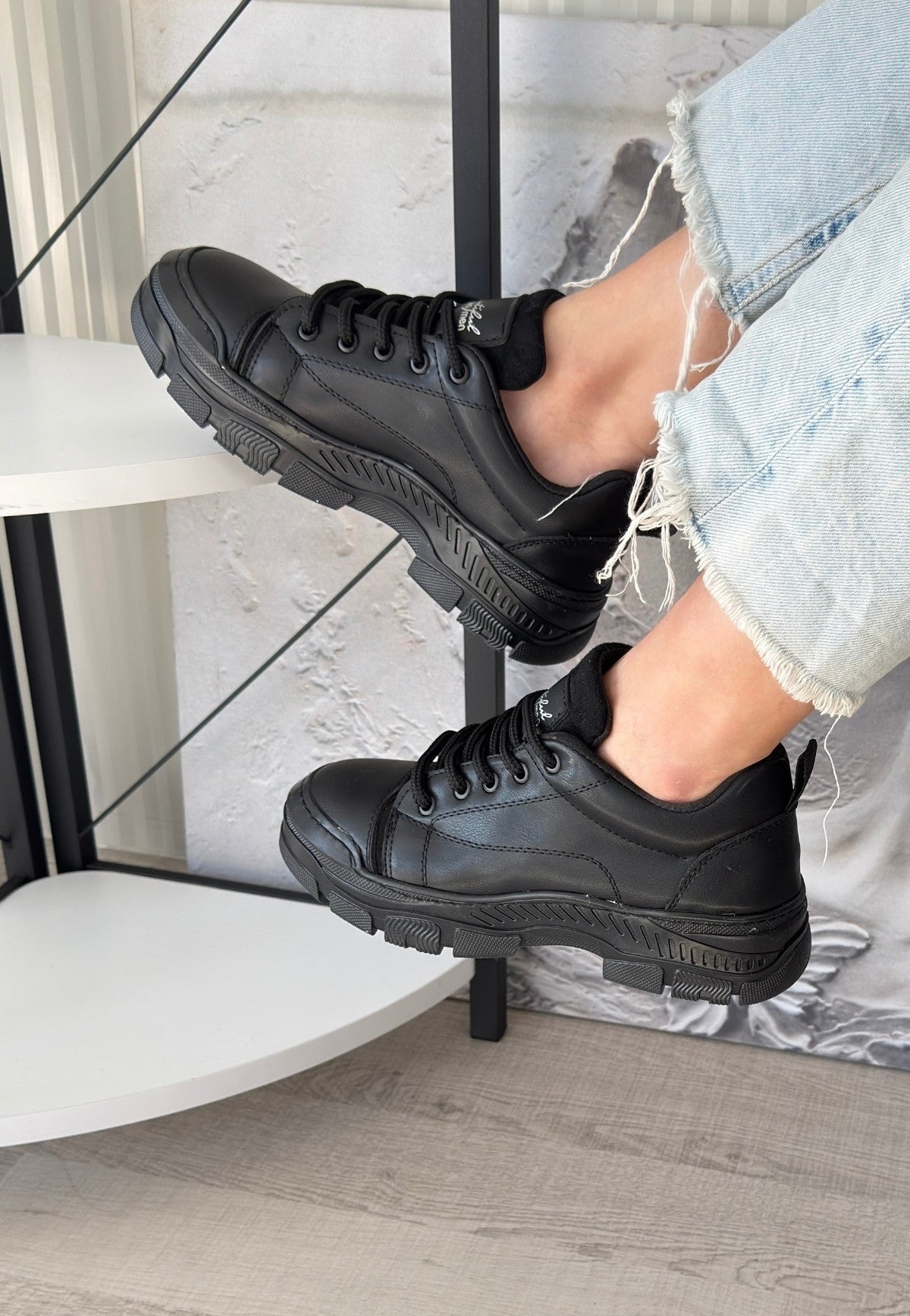 Women's Black Leather Lace-Up Sneakersı