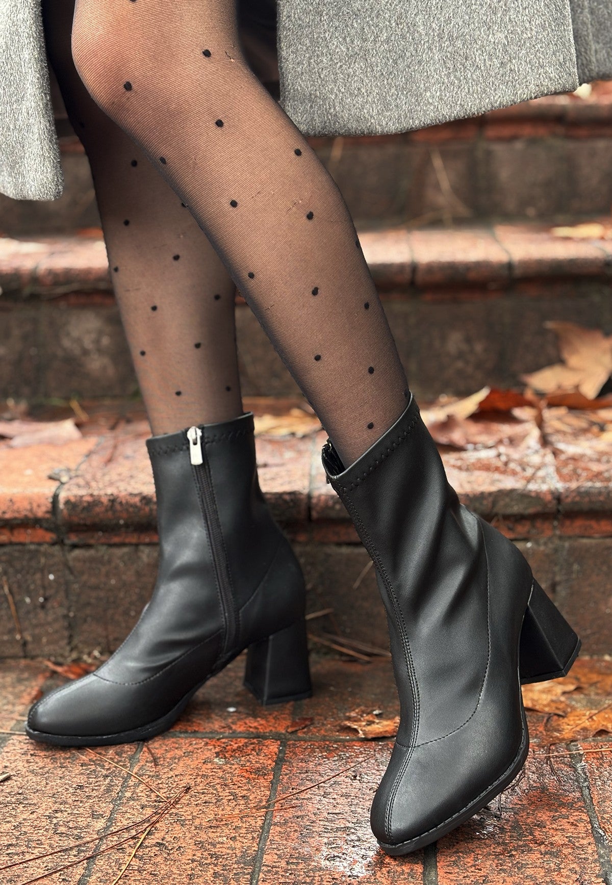 Women's Black Leather Stretch Heeled Boots