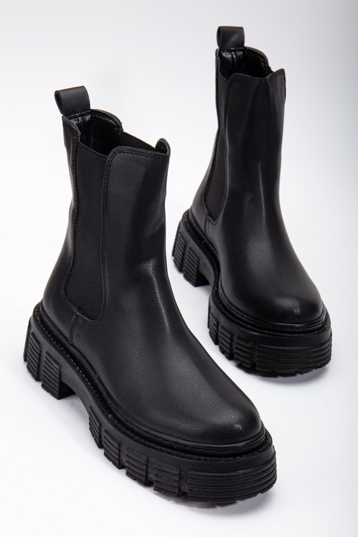 Black Side Elastic Zipperless Laceless Stitched Sole Waterproof Boots