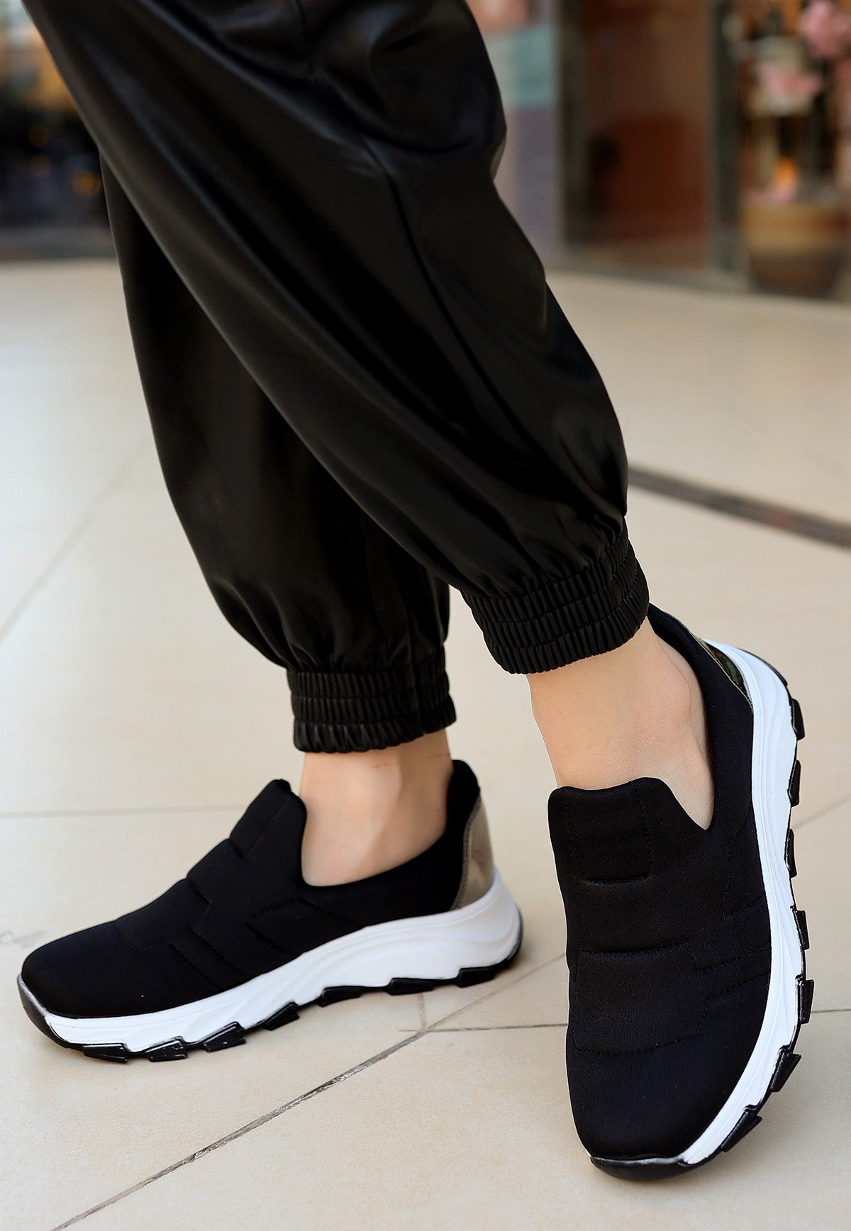 Women's Krista Black Stretch Sports Shoes - STREETMODE ™
