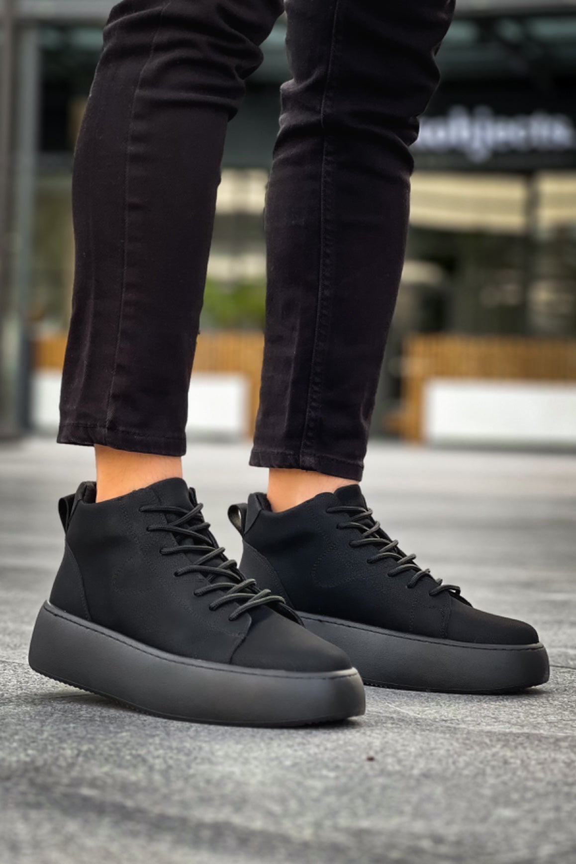 LE10 Lace-Up Men's High Black Sole Black Sports Boots