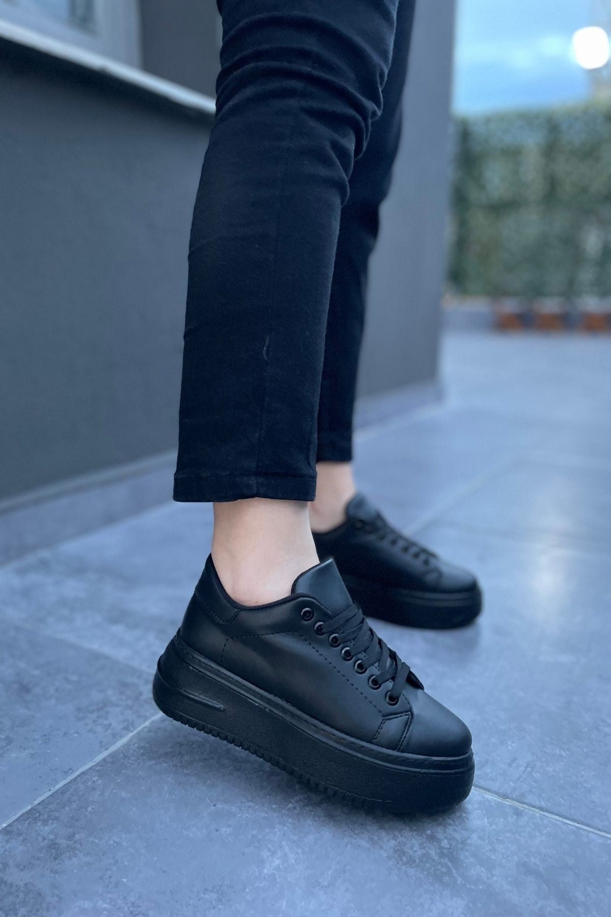 Women's Leran Black Leather Lace-Up Sports Shoes - STREETMODE ™