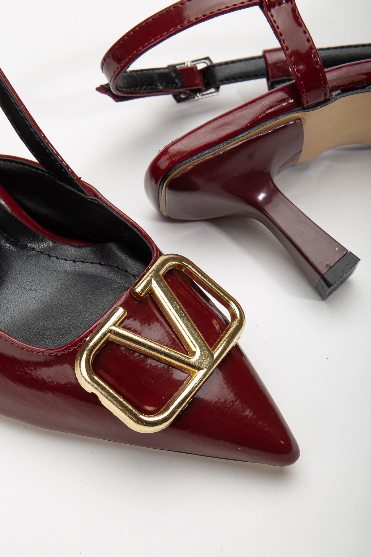 Lianne Burgundy Patent Leather Buckle Detailed Thin Heeled Shoes - STREETMODE ™