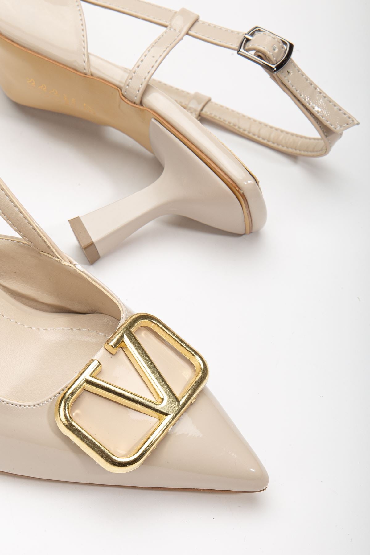 Women's Lianne Cream Patent Leather Buckle Detailed Thin Heeled Shoes - STREETMODE ™