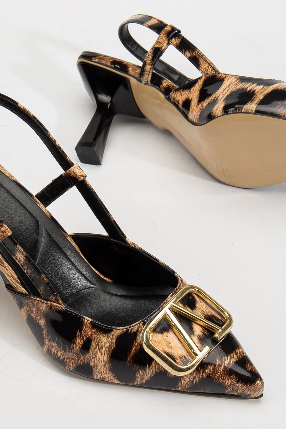 Women's Leopard Patent Leather Buckle Detailed Thin Heeled Shoes - STREETMODE ™