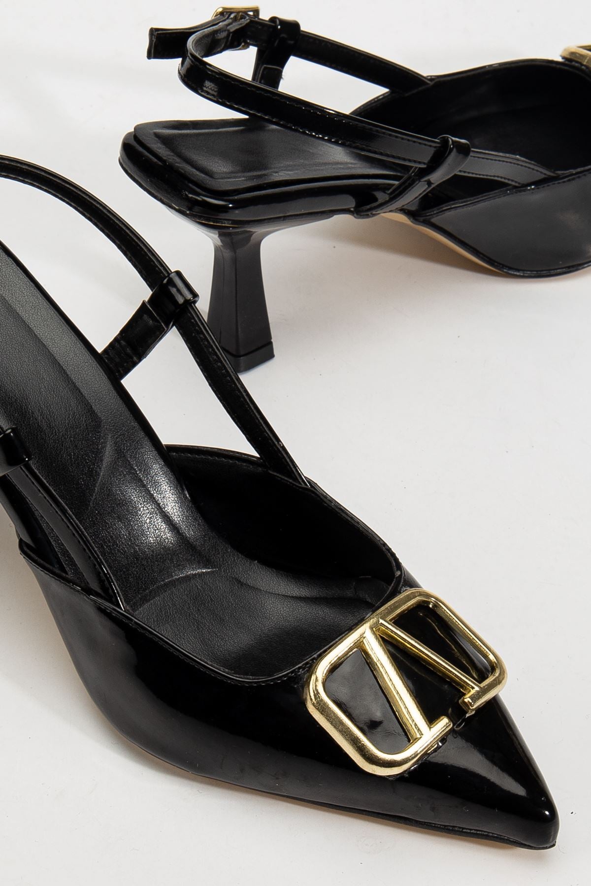 Women's Black Patent Leather Buckle Detailed Thin Heeled Shoes - STREETMODE ™