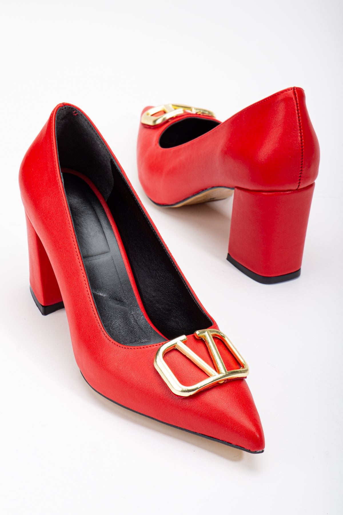 Red Leather Buckle Detailed Thick Heel Shoes