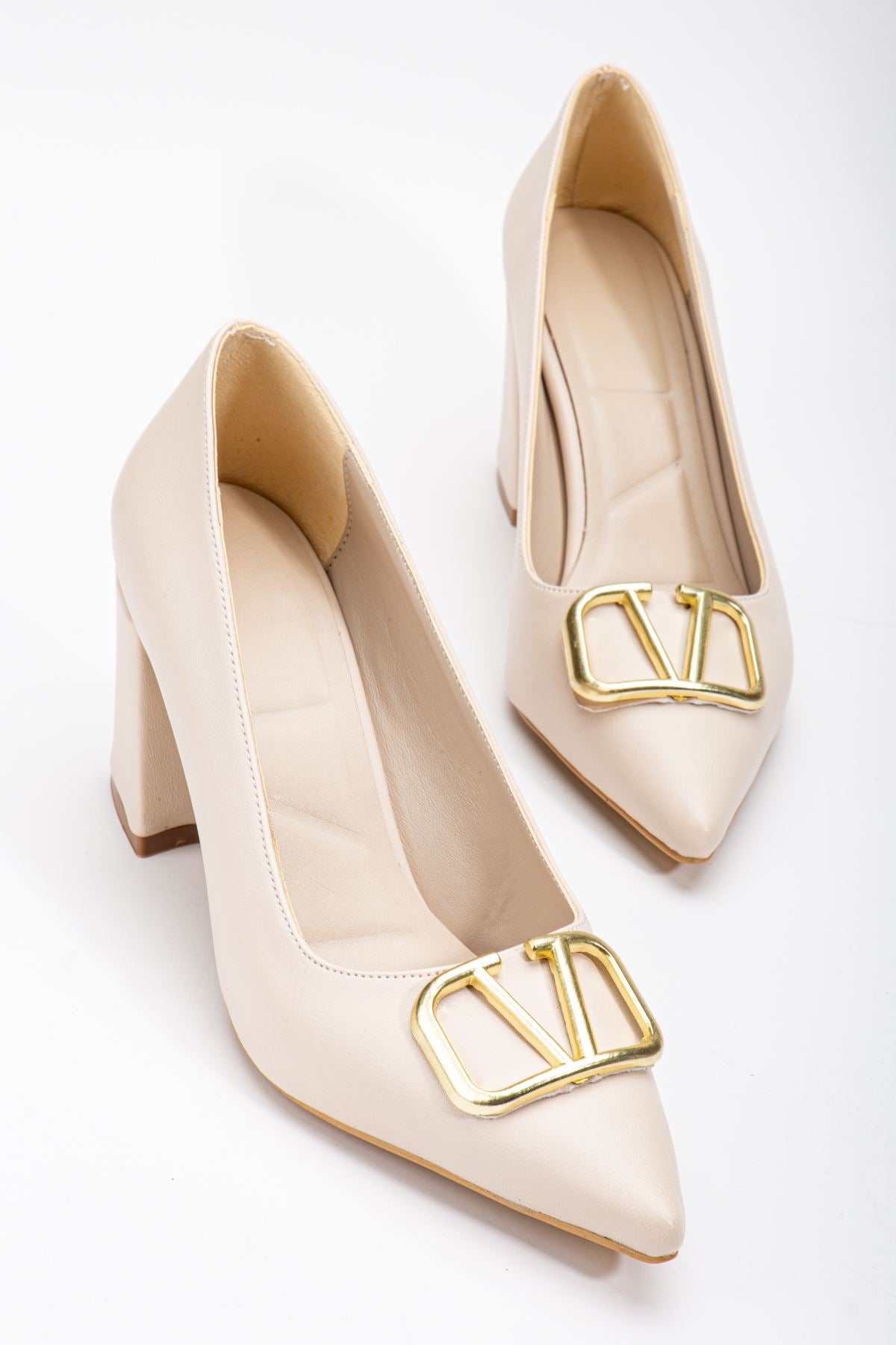 Cream Skin Buckle Detailed Thick Heel Shoes