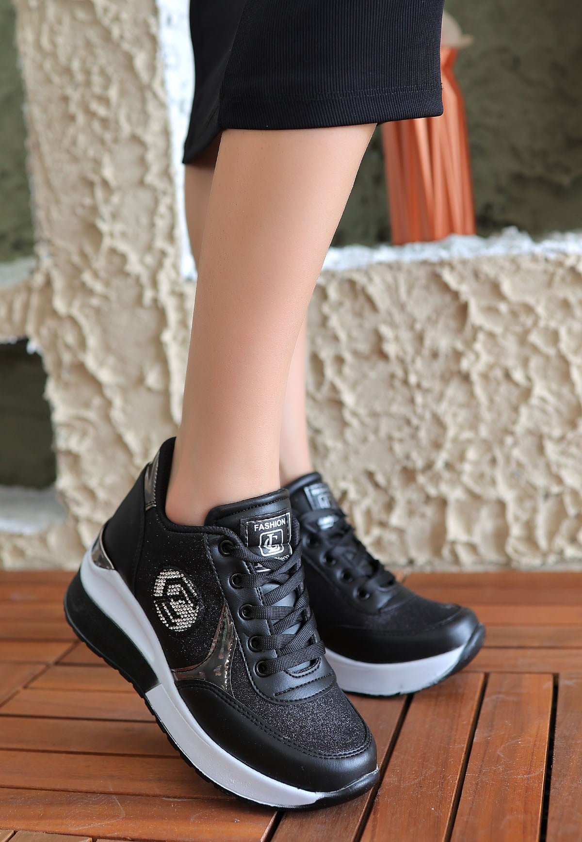 Women's Black Leather Lace-Up Sports Shoes