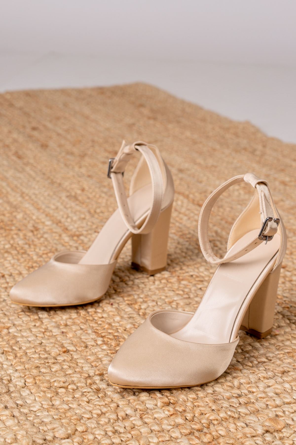 Lole Heel Cream Satin Detailed Heeled Shoes - STREETMODE ™