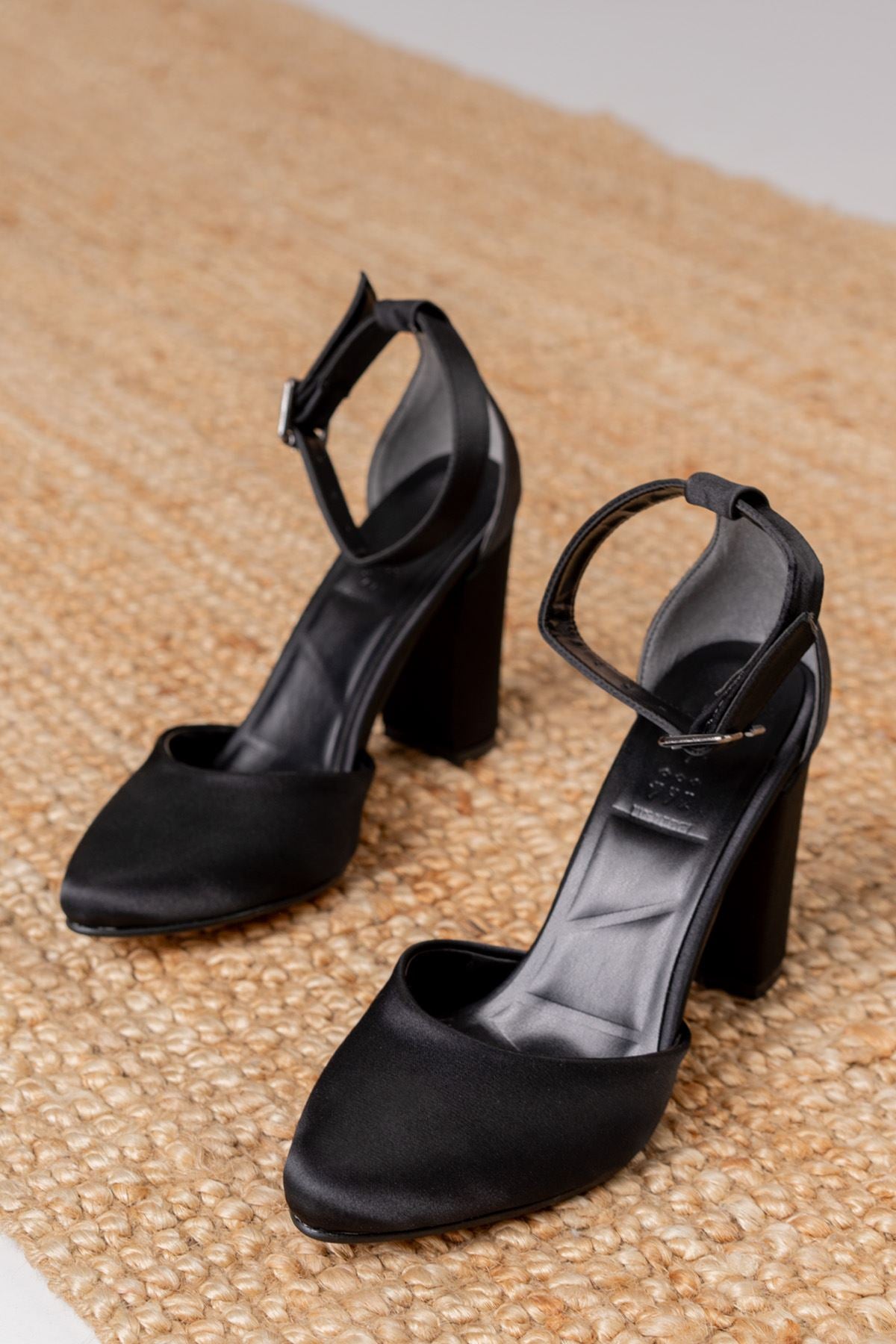 Lole Heeled Black Satin Detailed Heeled Shoes - STREETMODE ™