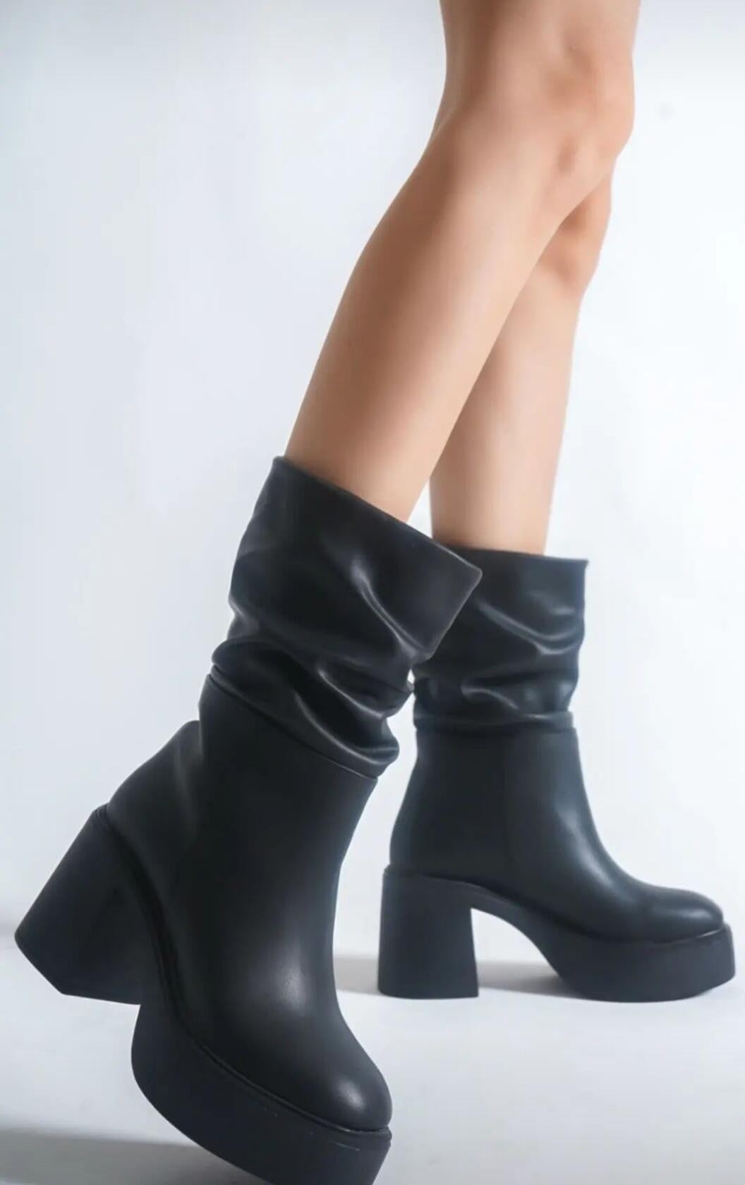 Women's Milda Black Skin Gusseted Boots - STREETMODE ™