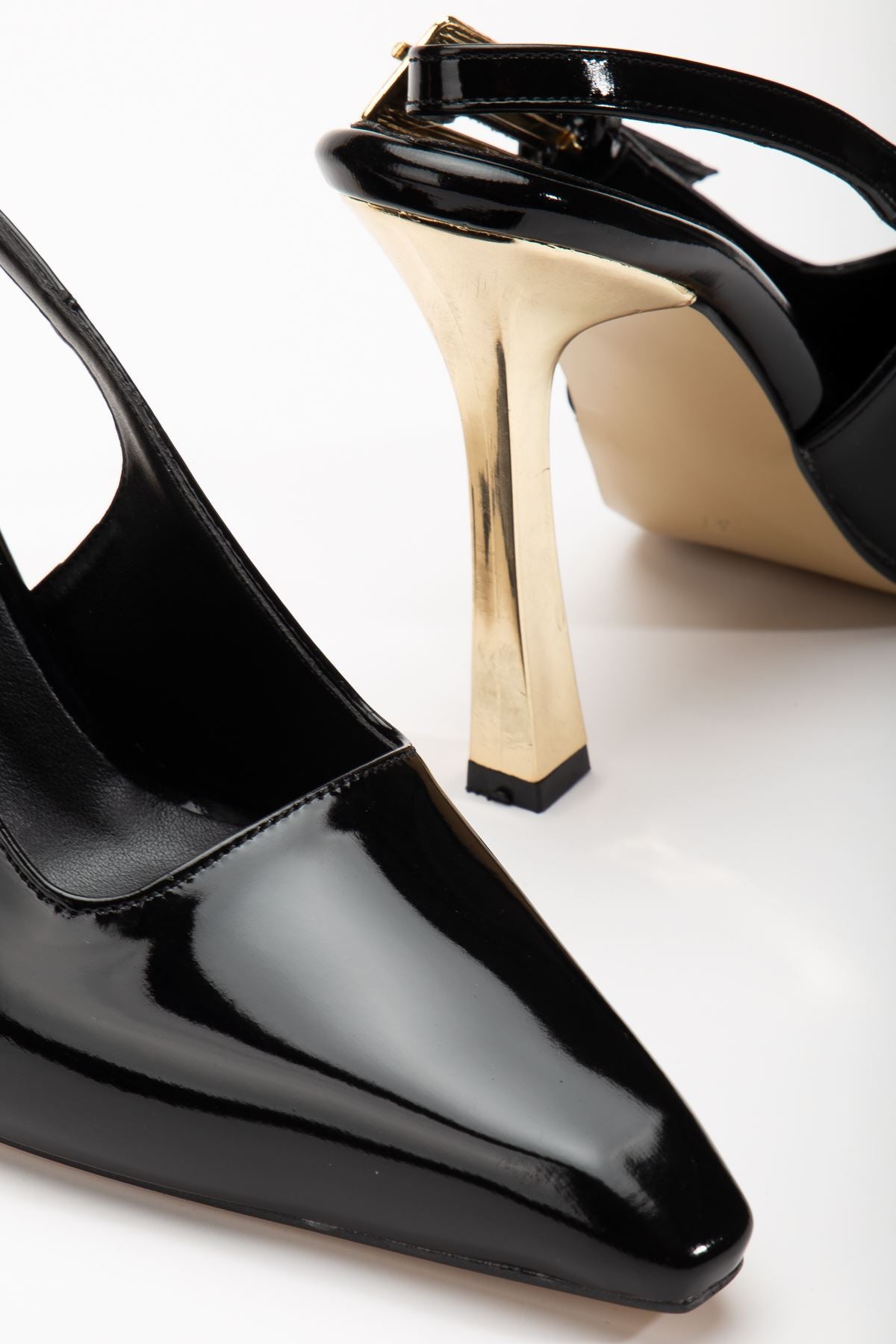 Minni Black Patent Leather Gold Detailed Blunt Toe Women's Heeled Shoes - STREETMODE ™