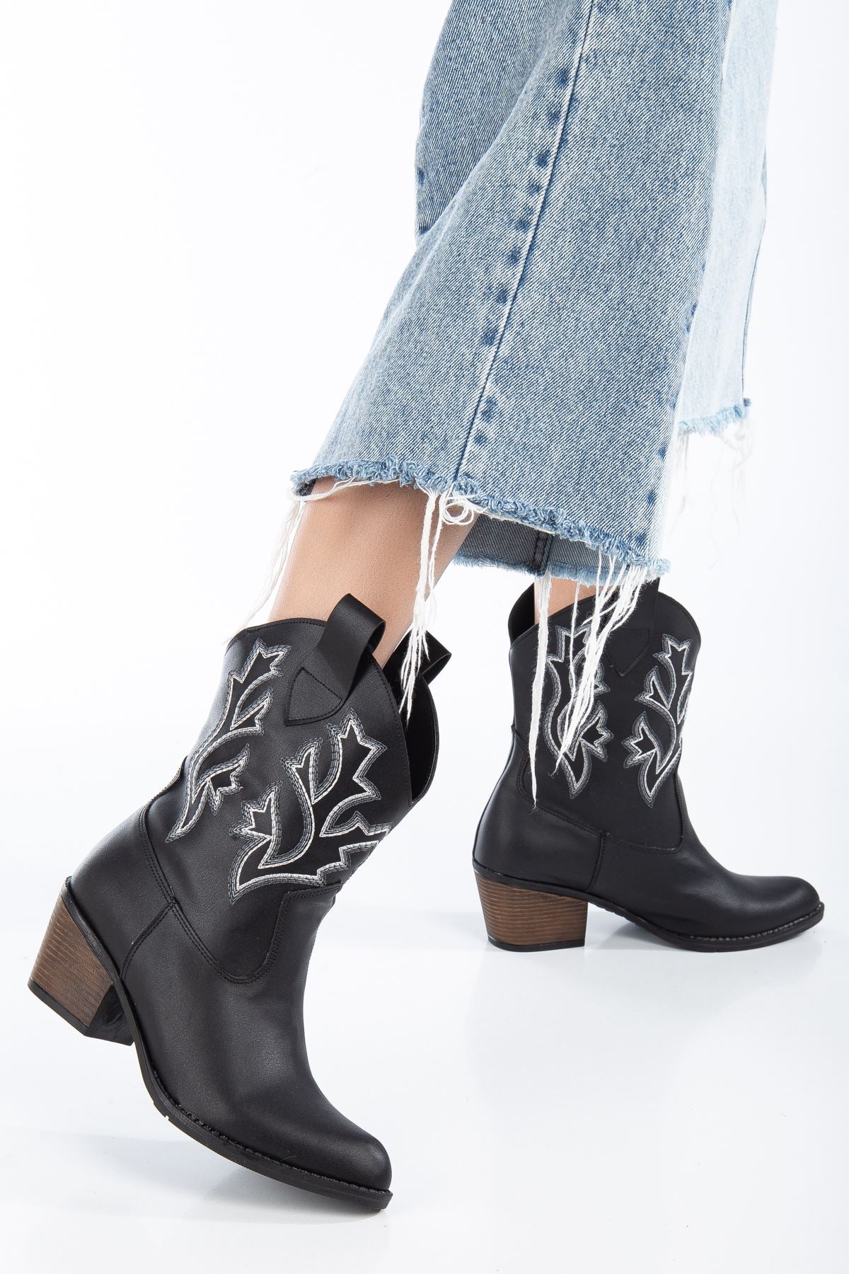 Women's Black Leather Heeled Embroidered Cowboy Boots