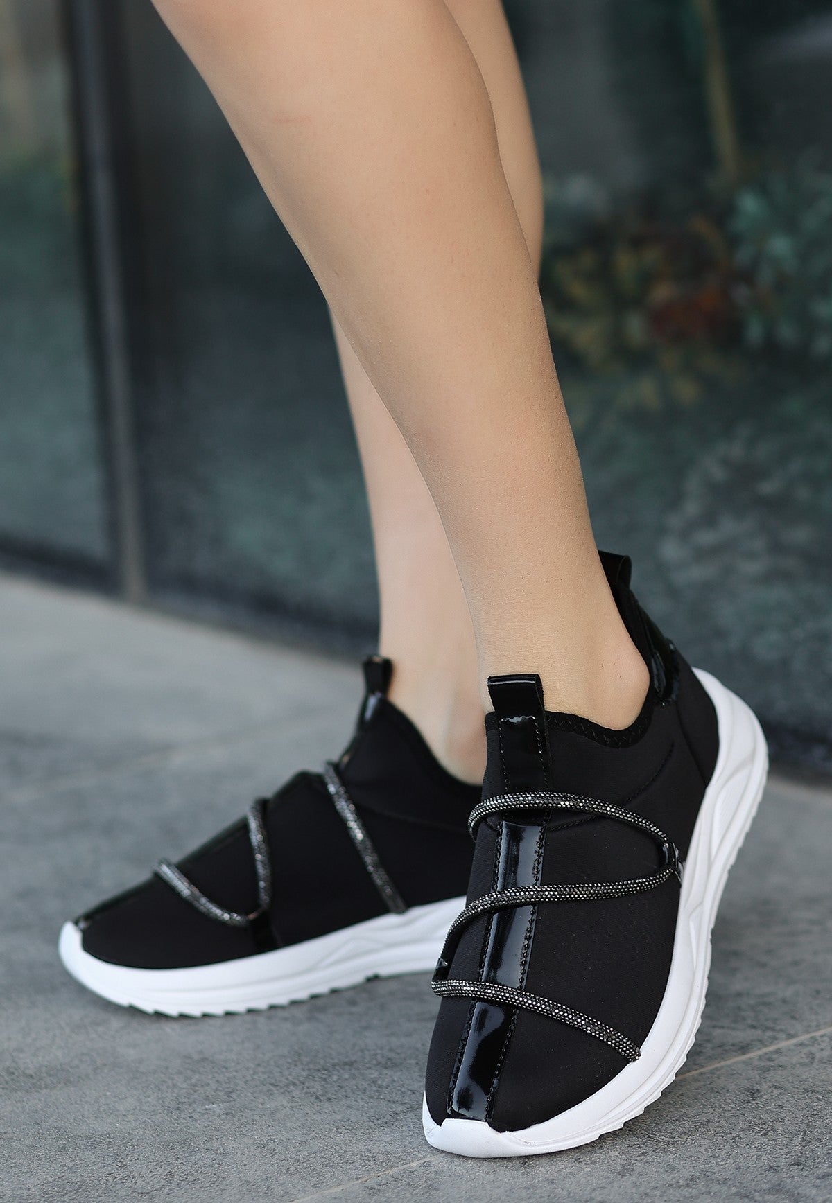 Women's Olgo Black Stretch Sports Shoes - STREETMODE ™