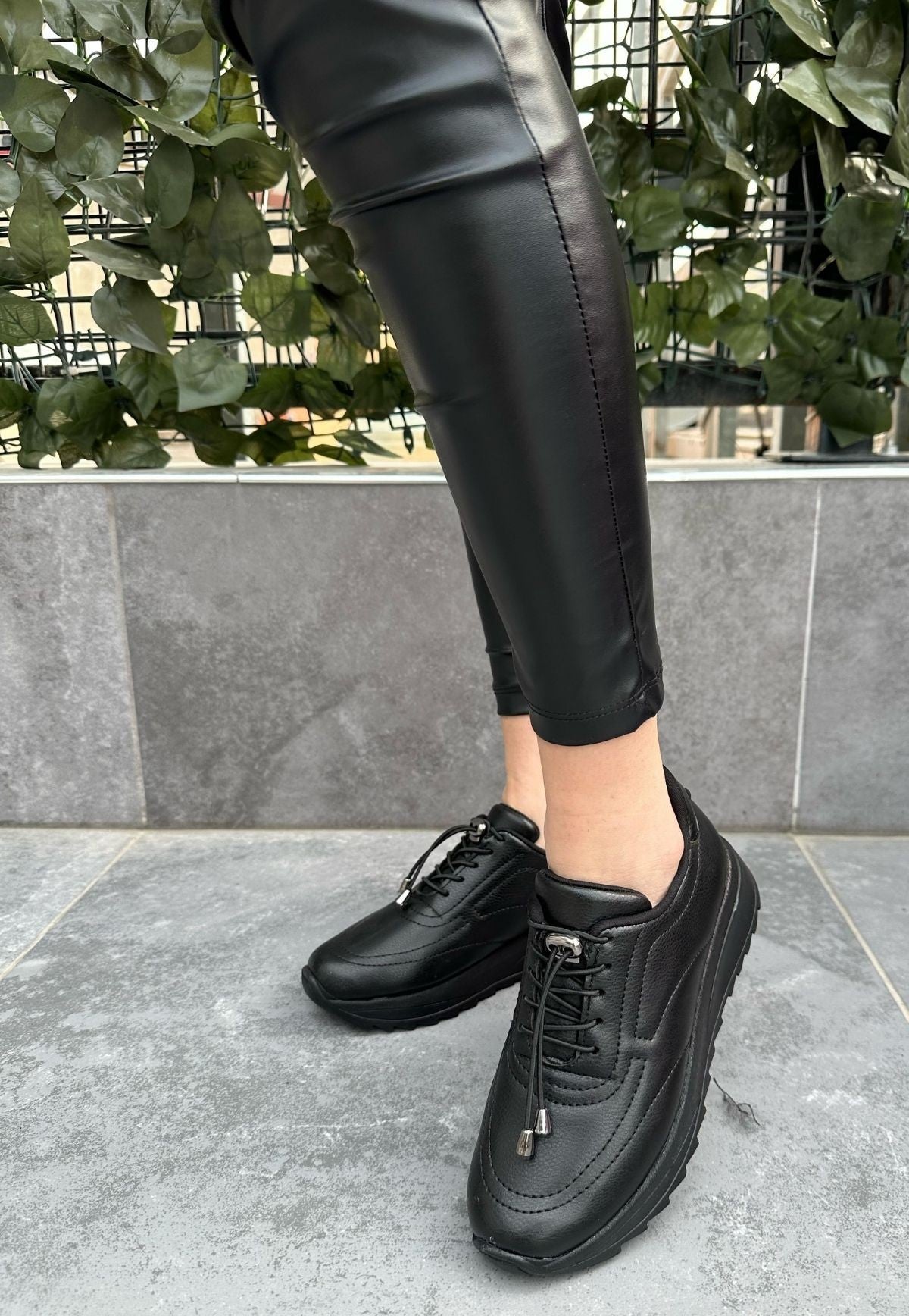 Women's Black Leather Lace-Up Sports Shoes - STREETMODE ™