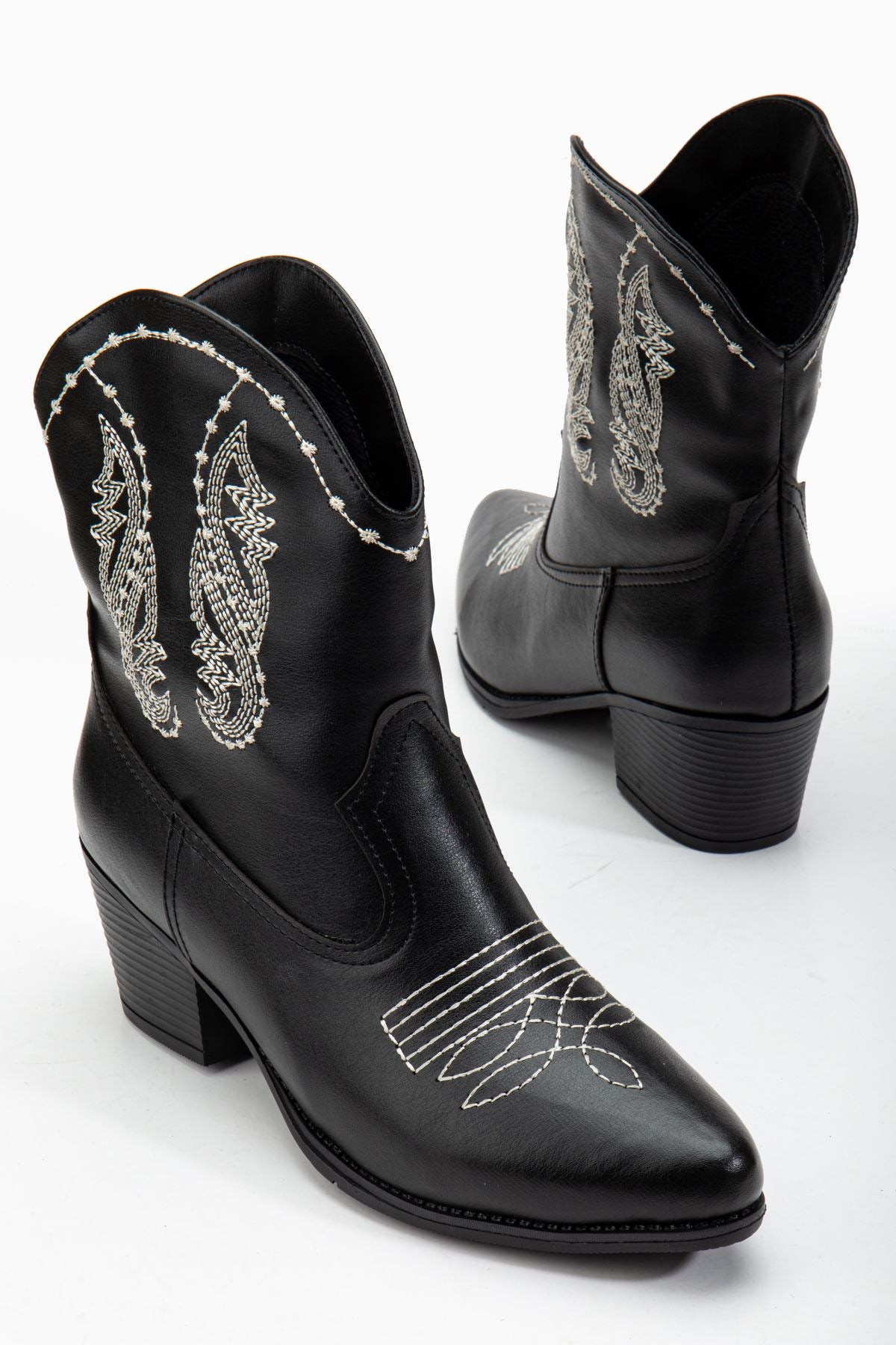 Women's Black Leather Thermo Sole Embroidered Western Cowboy Boots