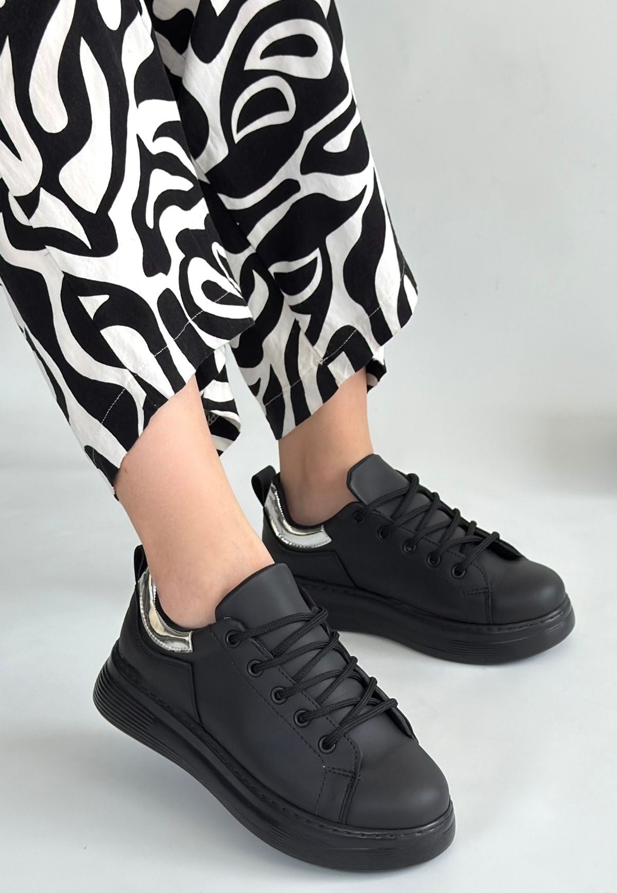 Women's Black Leather Lace-Up Sneakers - STREETMODE ™
