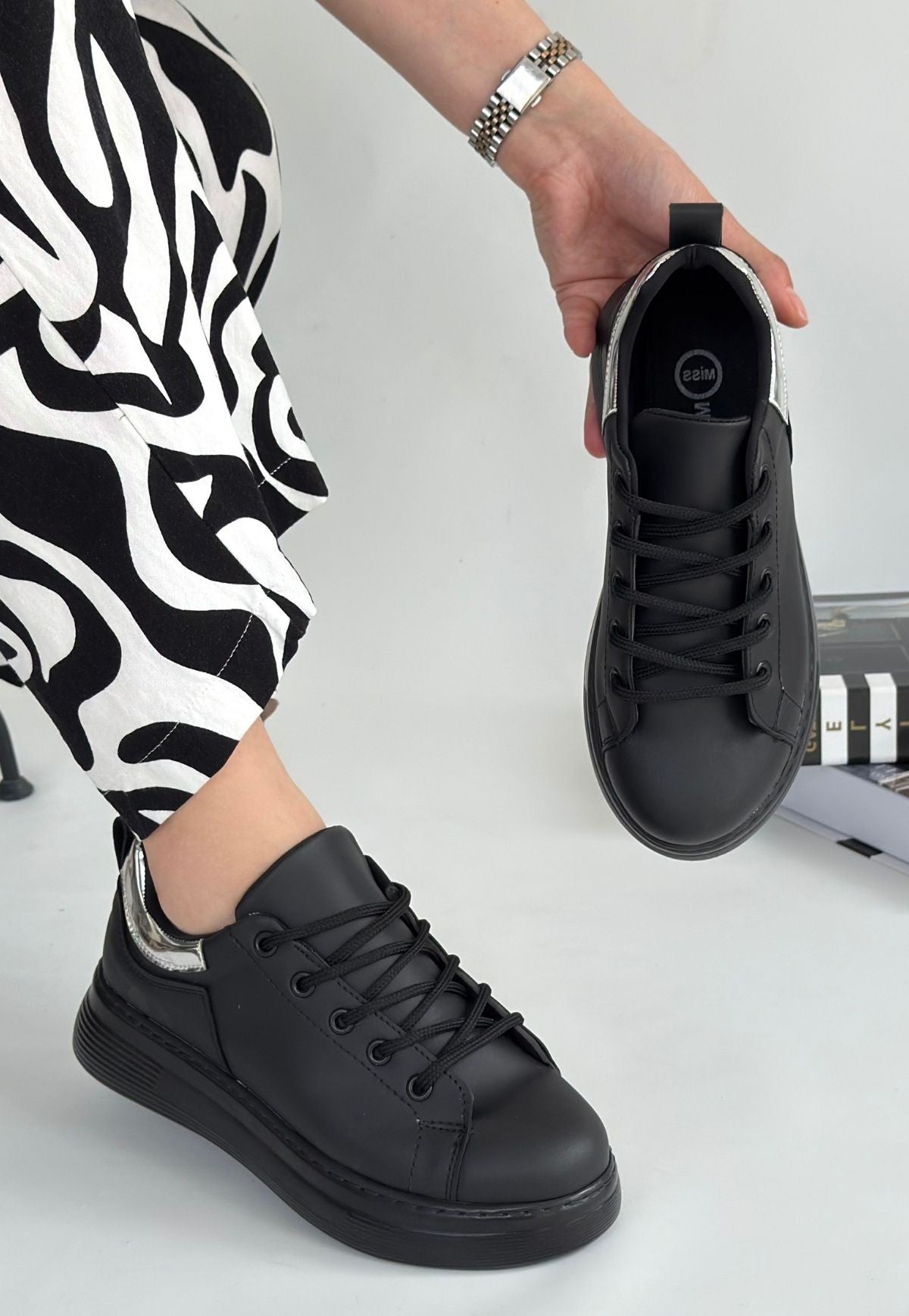 Women's Black Leather Lace-Up Sneakers - STREETMODE ™