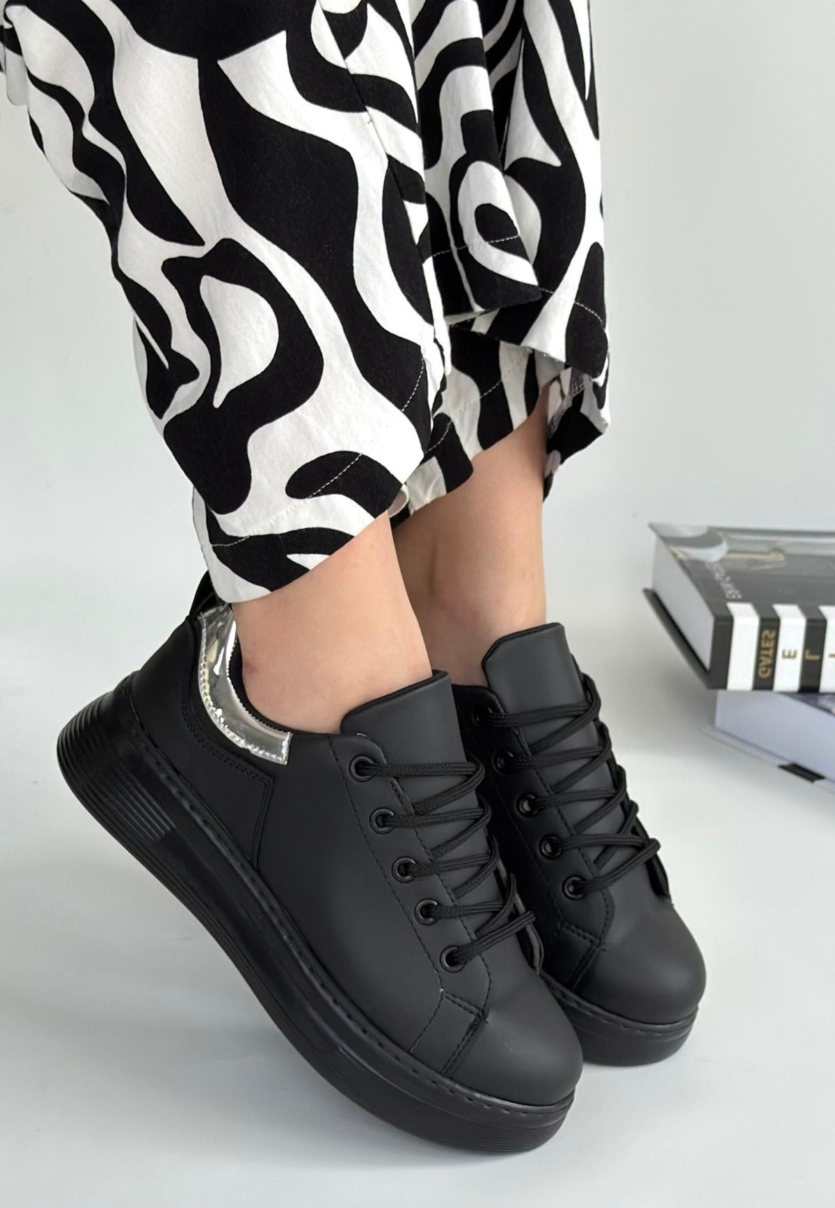 Women's Black Leather Lace-Up Sneakers - STREETMODE ™