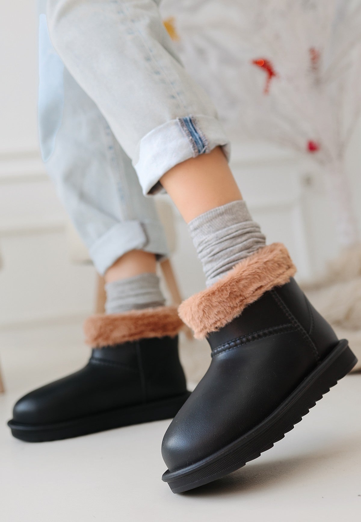 Women's Black Oval Toe Waterproof Fur Lined Boots - STREETMODE ™