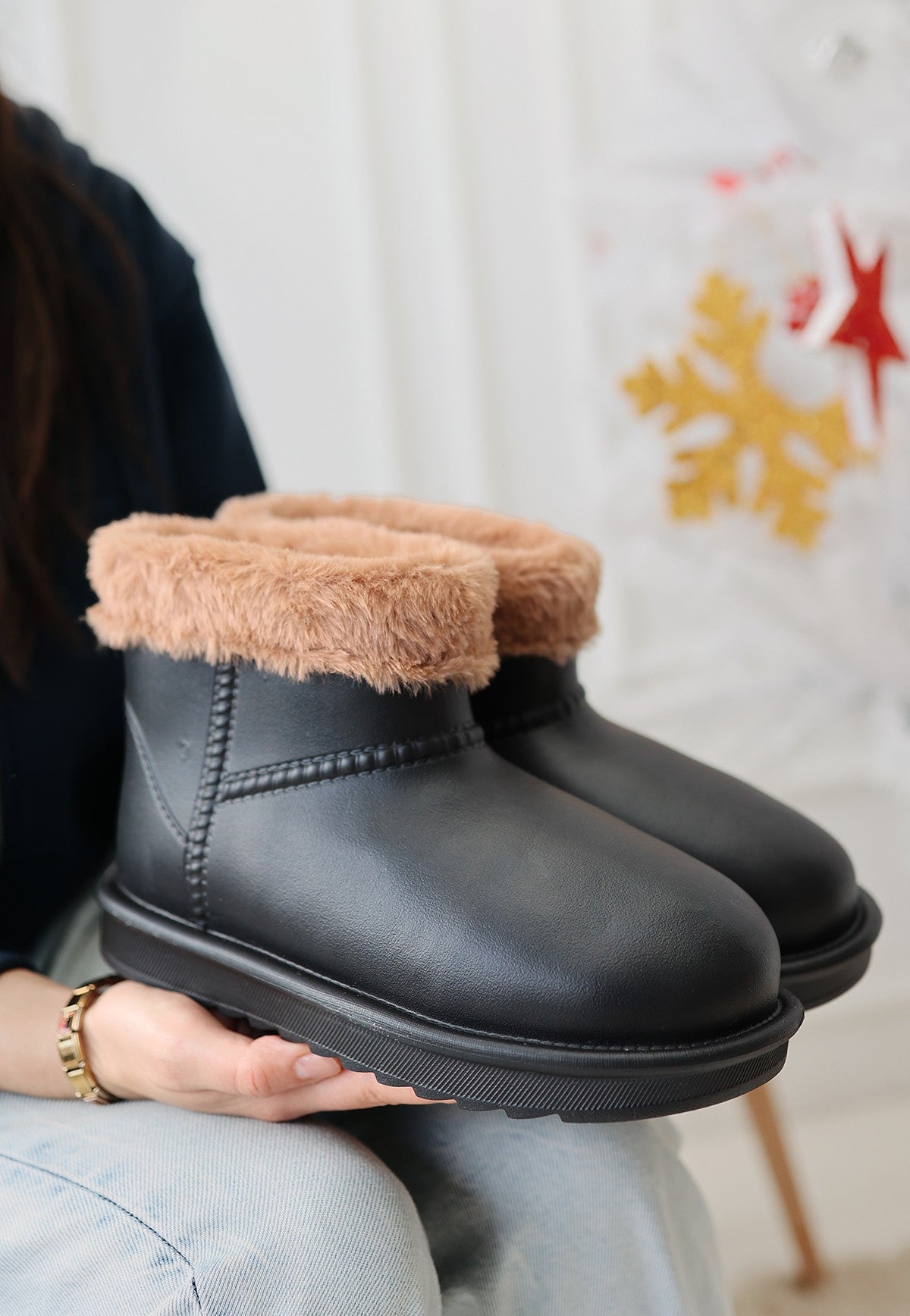 Women's Black Oval Toe Waterproof Fur Lined Boots - STREETMODE ™