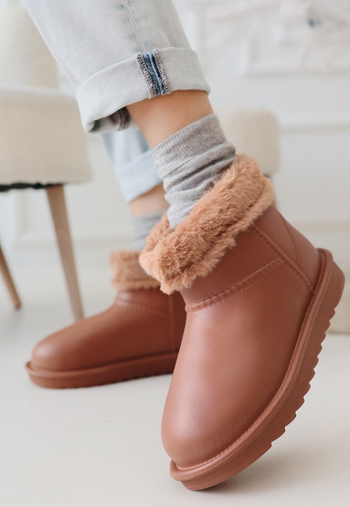 Women's Brown Oval Toe Waterproof Fur Lined Boots - STREETMODE ™